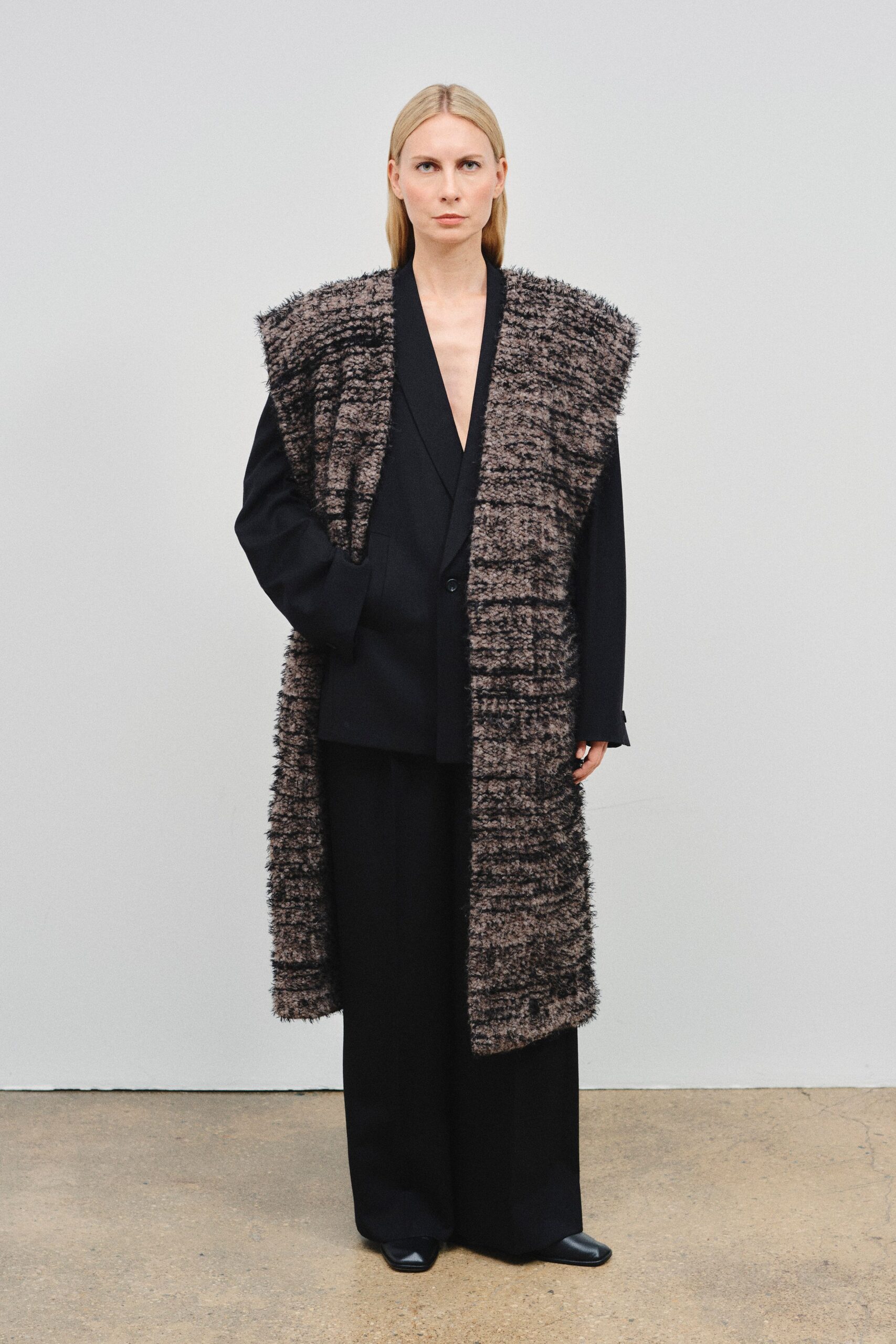 black wool long-sleeve collared relaxed buttoned blazer