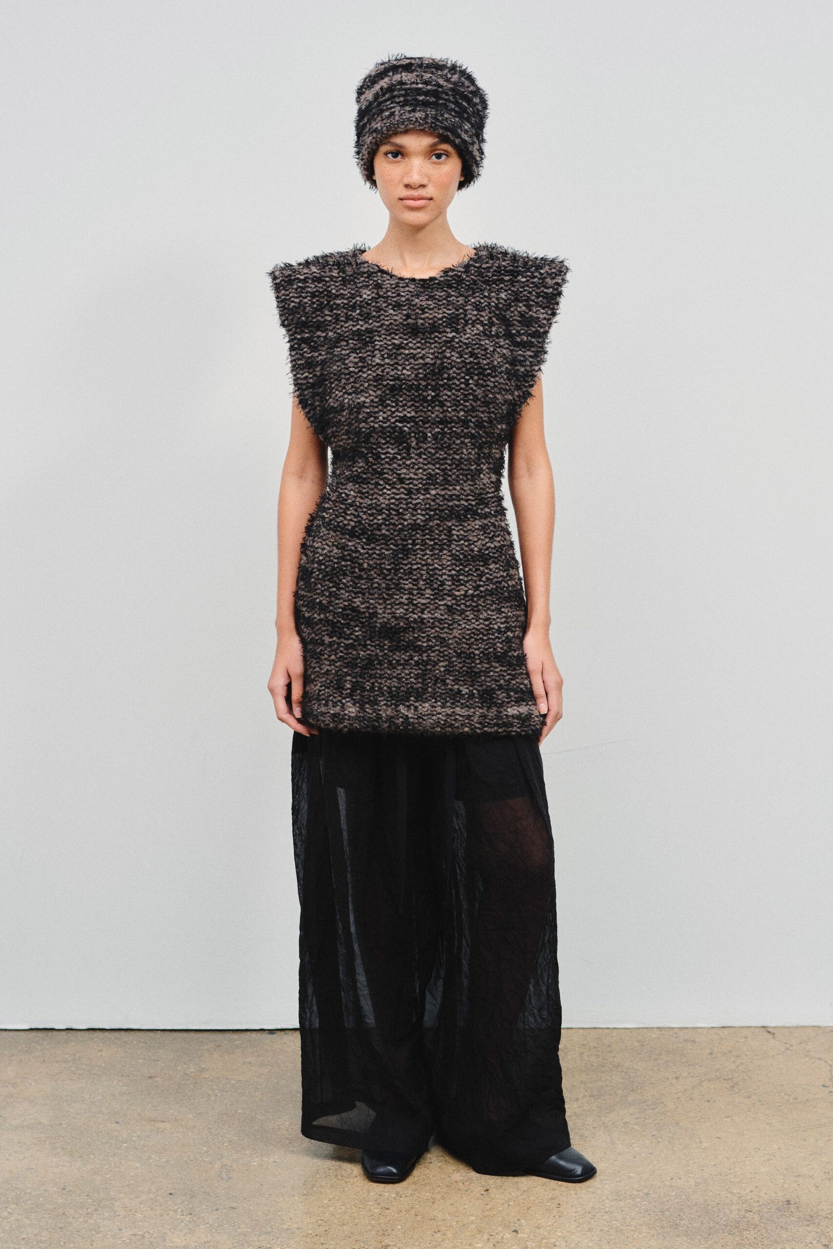 black wool sleeveless high-neck fitted textured short top