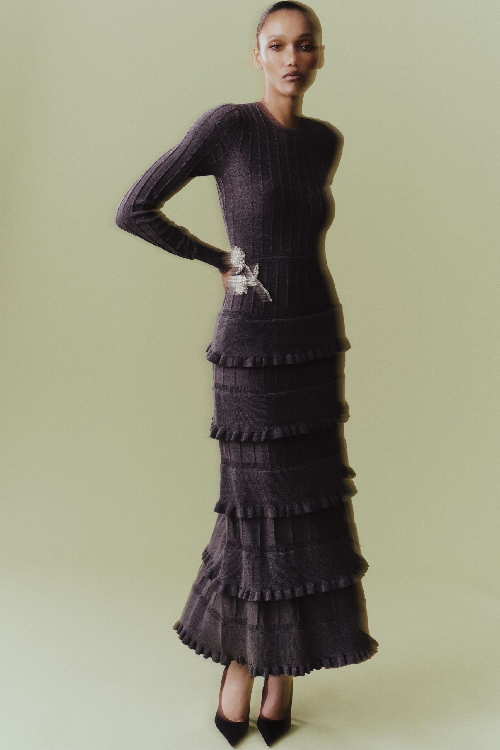 gray knit long-sleeve scoop-neck fitted tiered ruffled dress