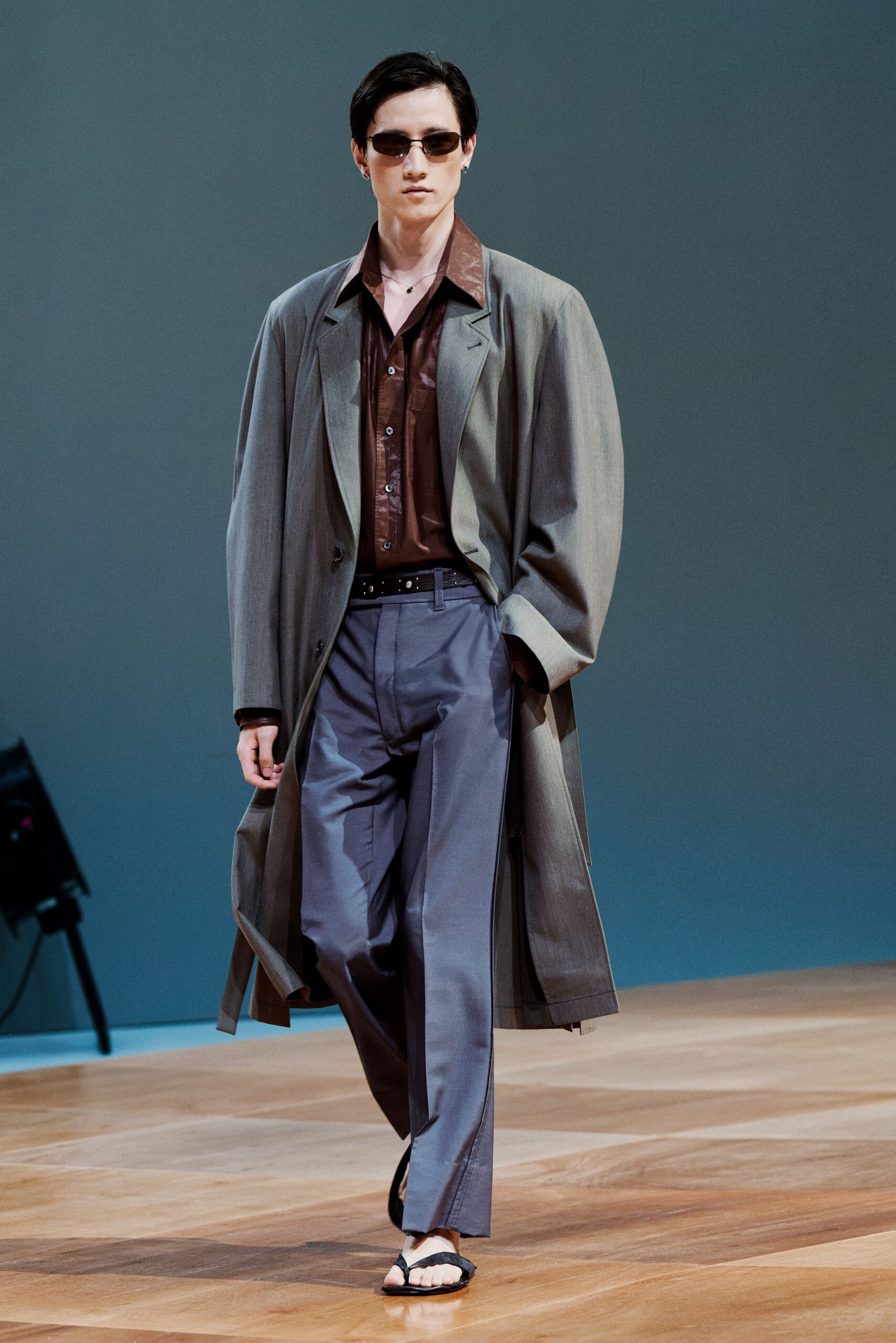 gray wool long-sleeve collared relaxed buttoned coat