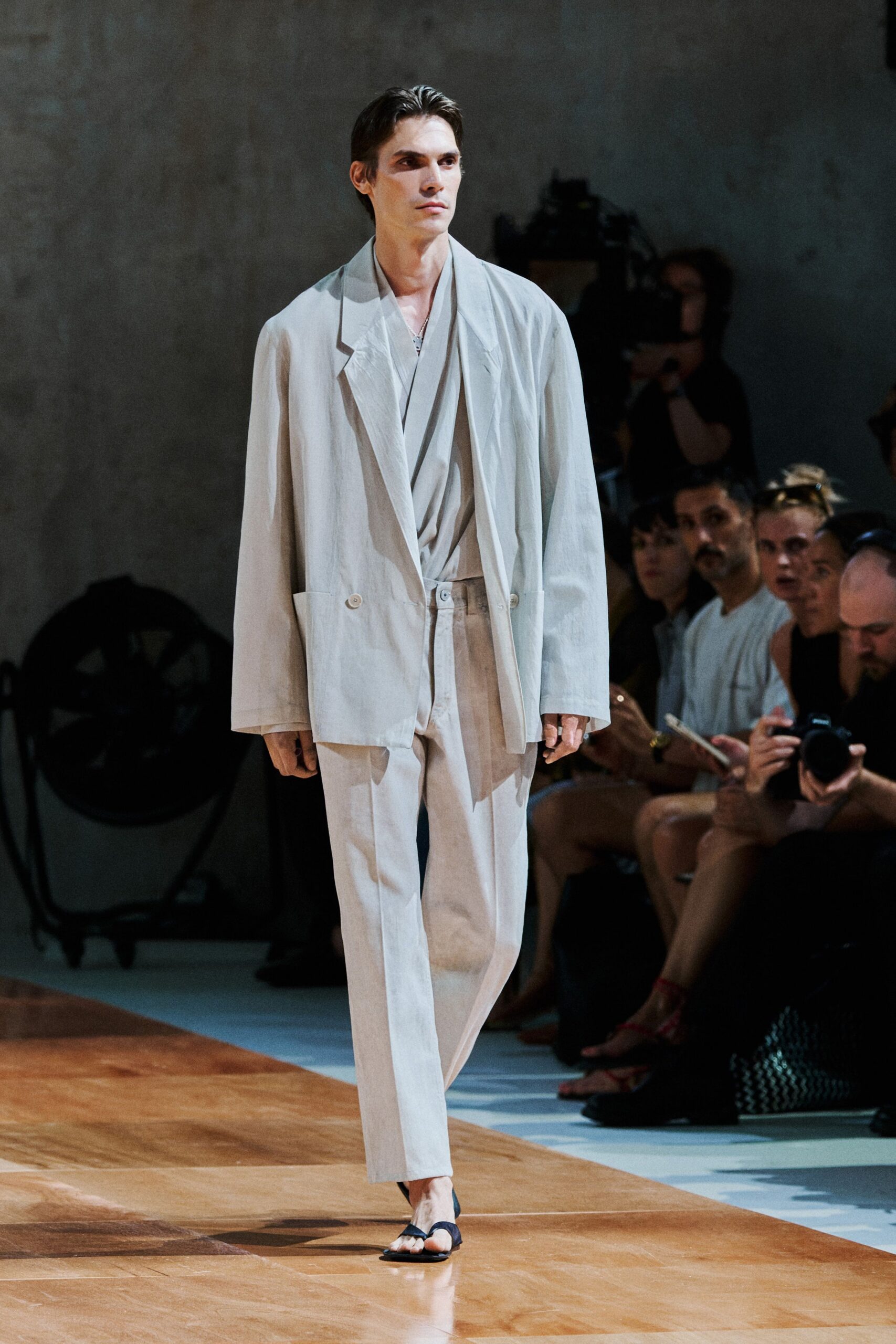 beige linen long-sleeve collared relaxed buttoned suit