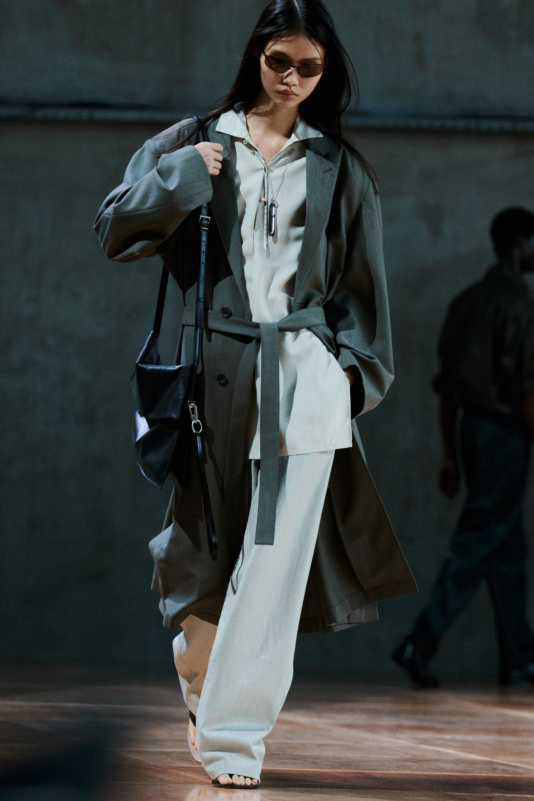 gray cotton long-sleeve collared oversized belted coat