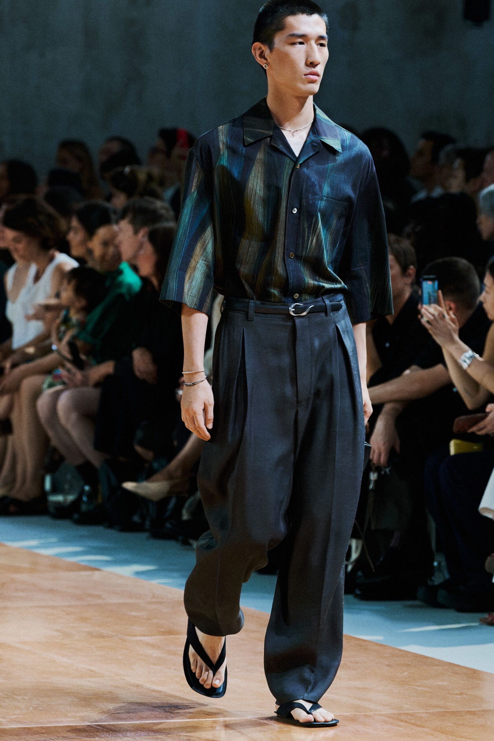 black silk short-sleeve collared relaxed color-blocked shirt
