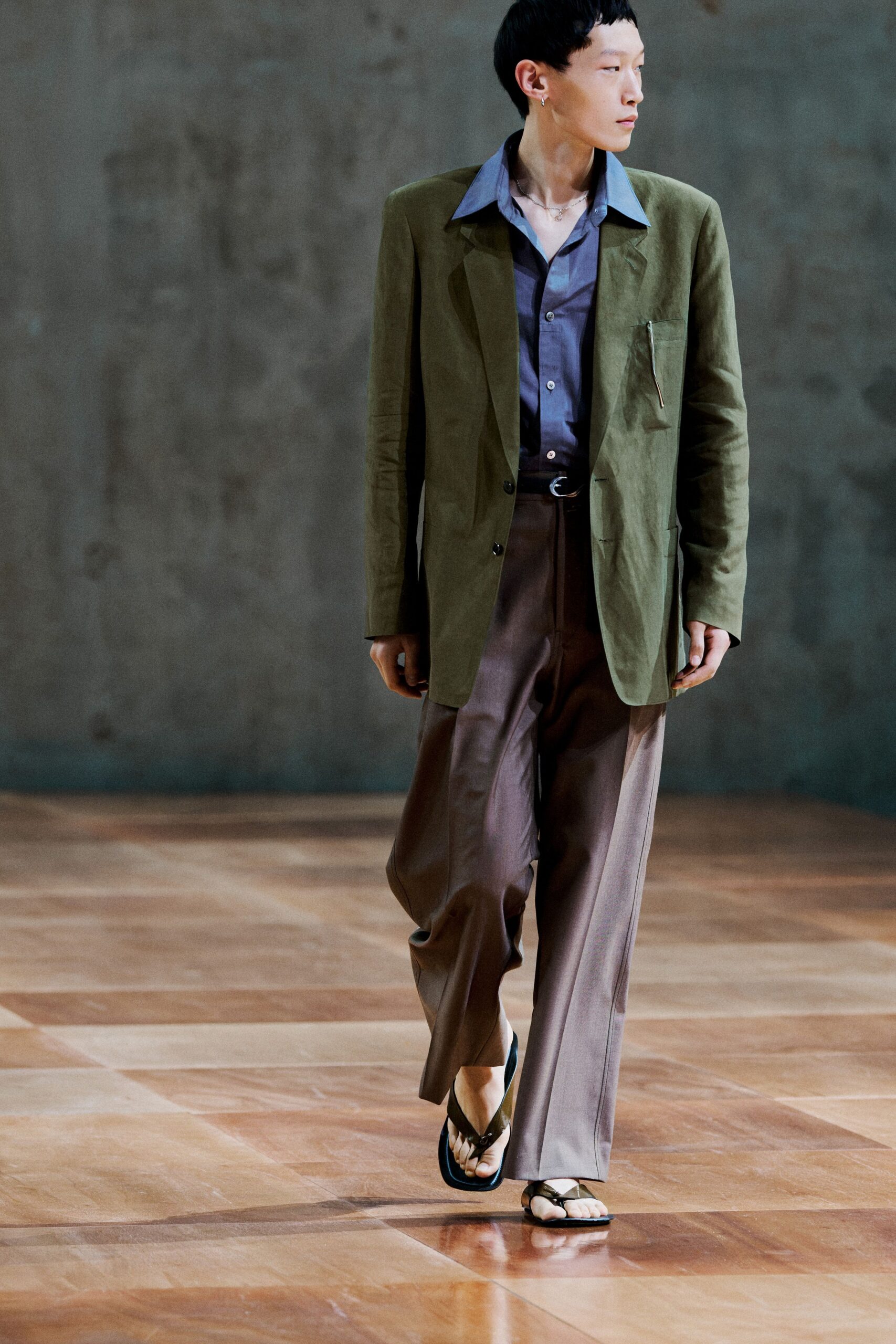 green cotton long-sleeve collared relaxed blazer