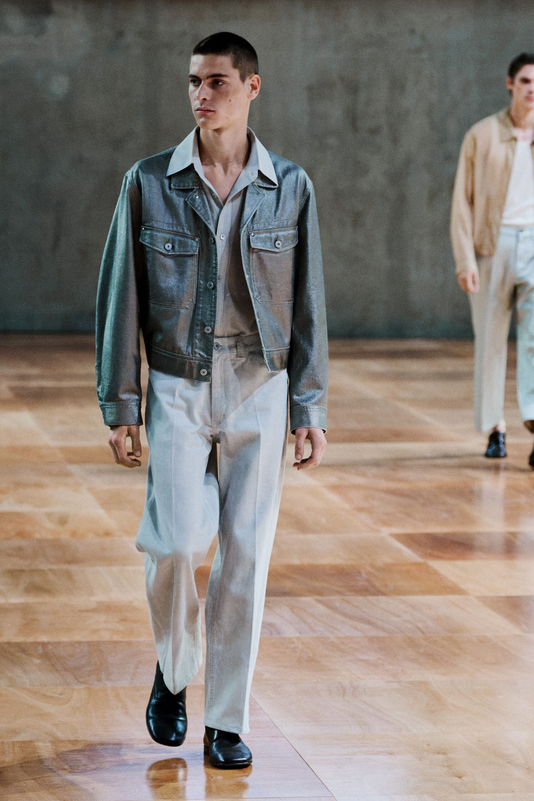 gray denim long-sleeve collared relaxed buttoned jacket
