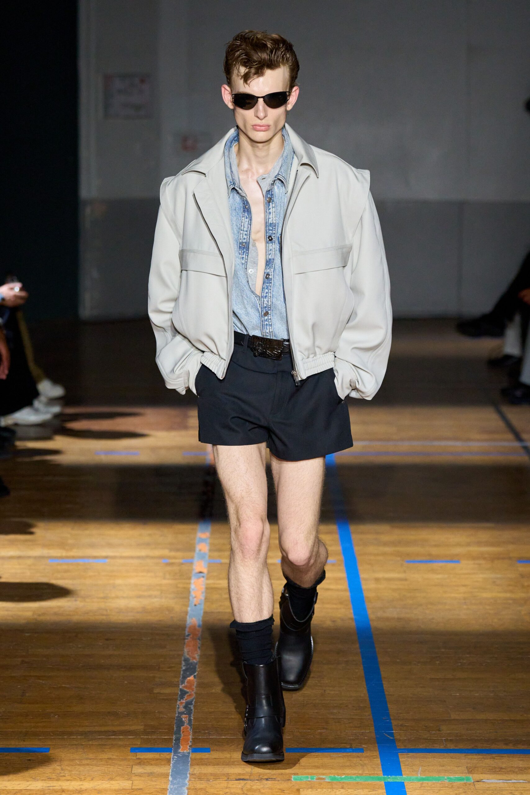 blue denim short-sleeve collared fitted shirt
