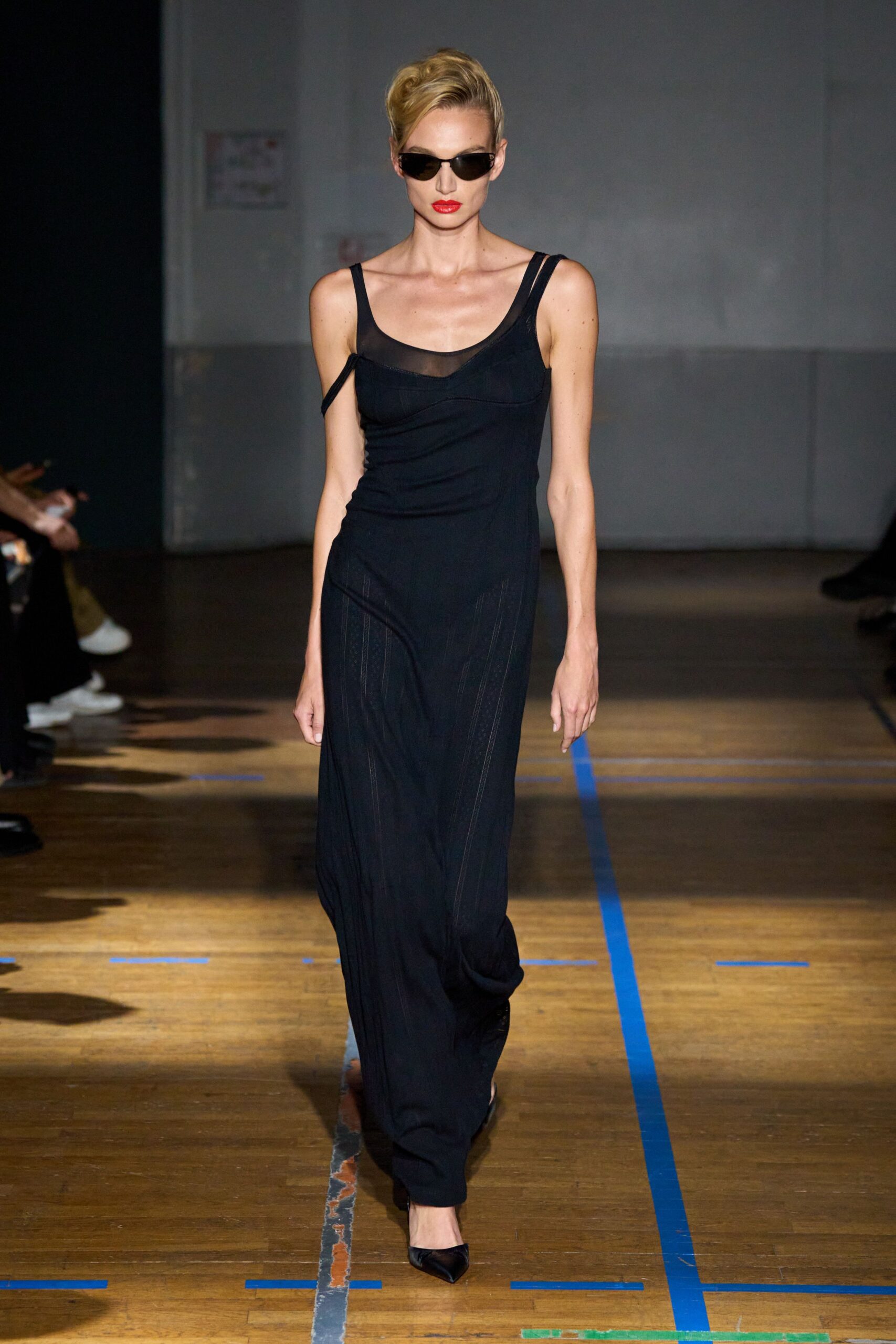black fitted sleeveless dress