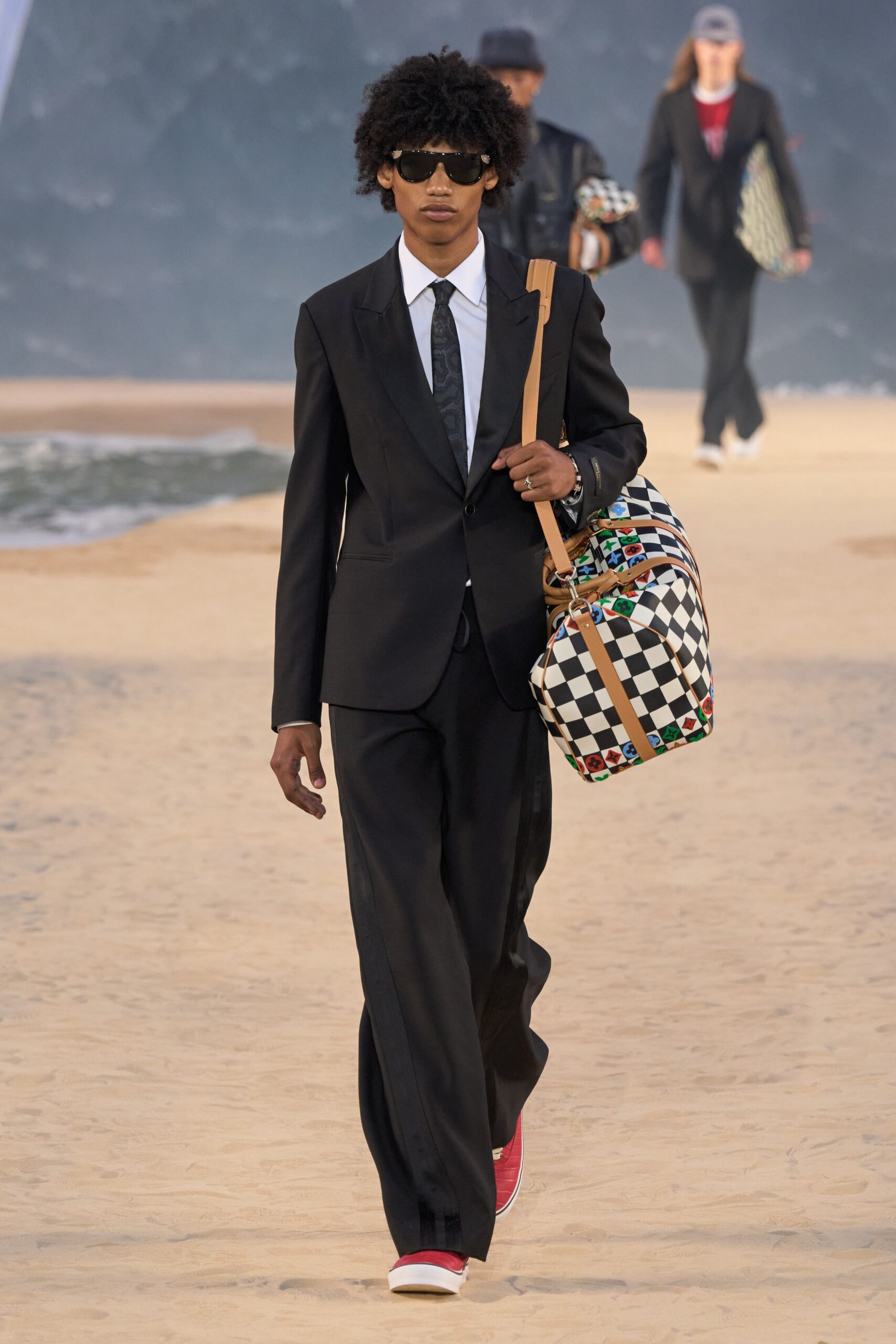 black long-sleeve collared tailored suit