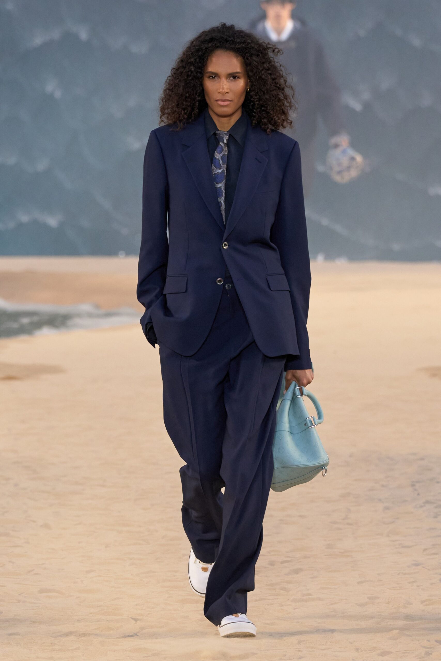 blue long-sleeve collared tailored buttoned suit