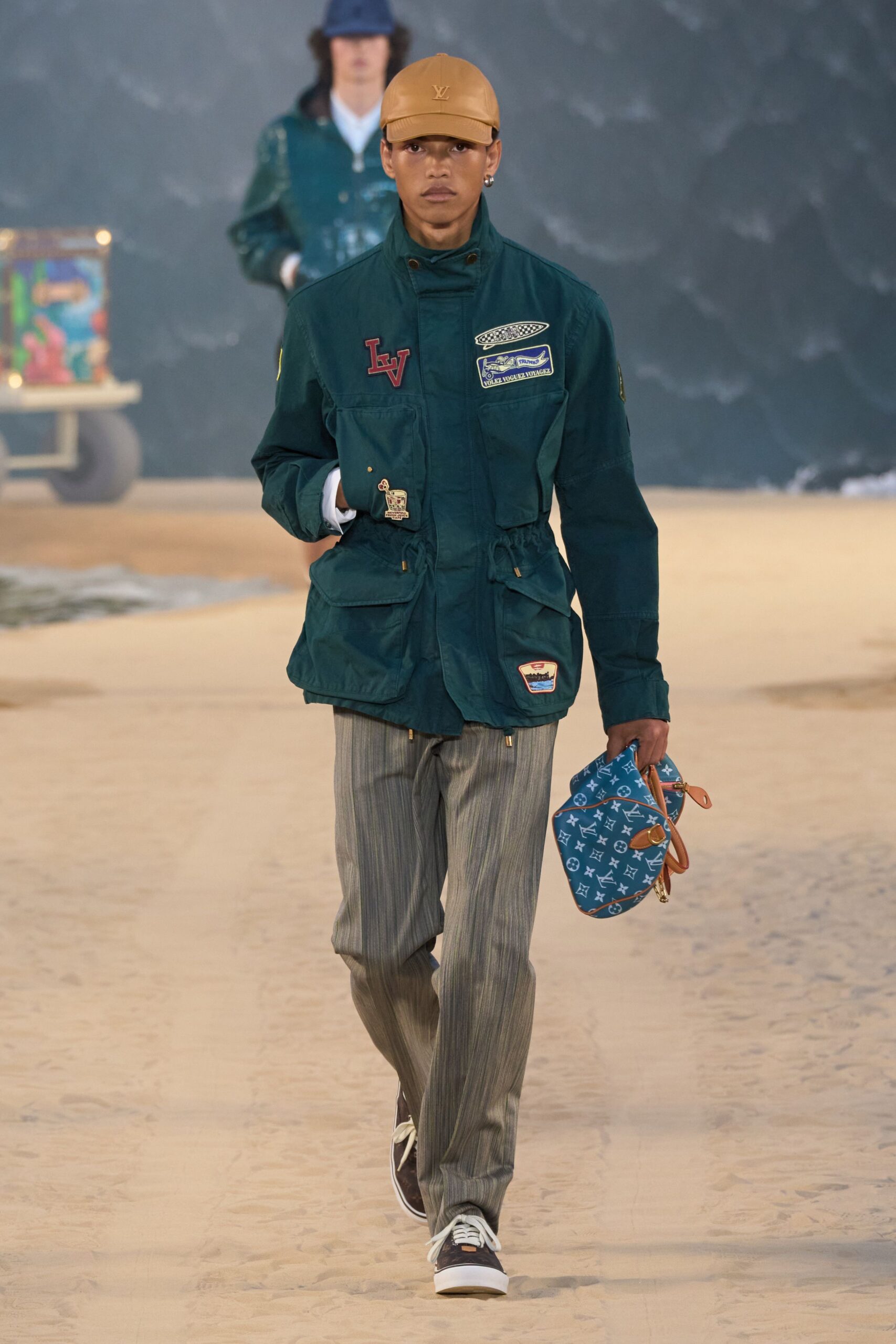 green cotton long-sleeve collared fitted buttoned embroidered jacket