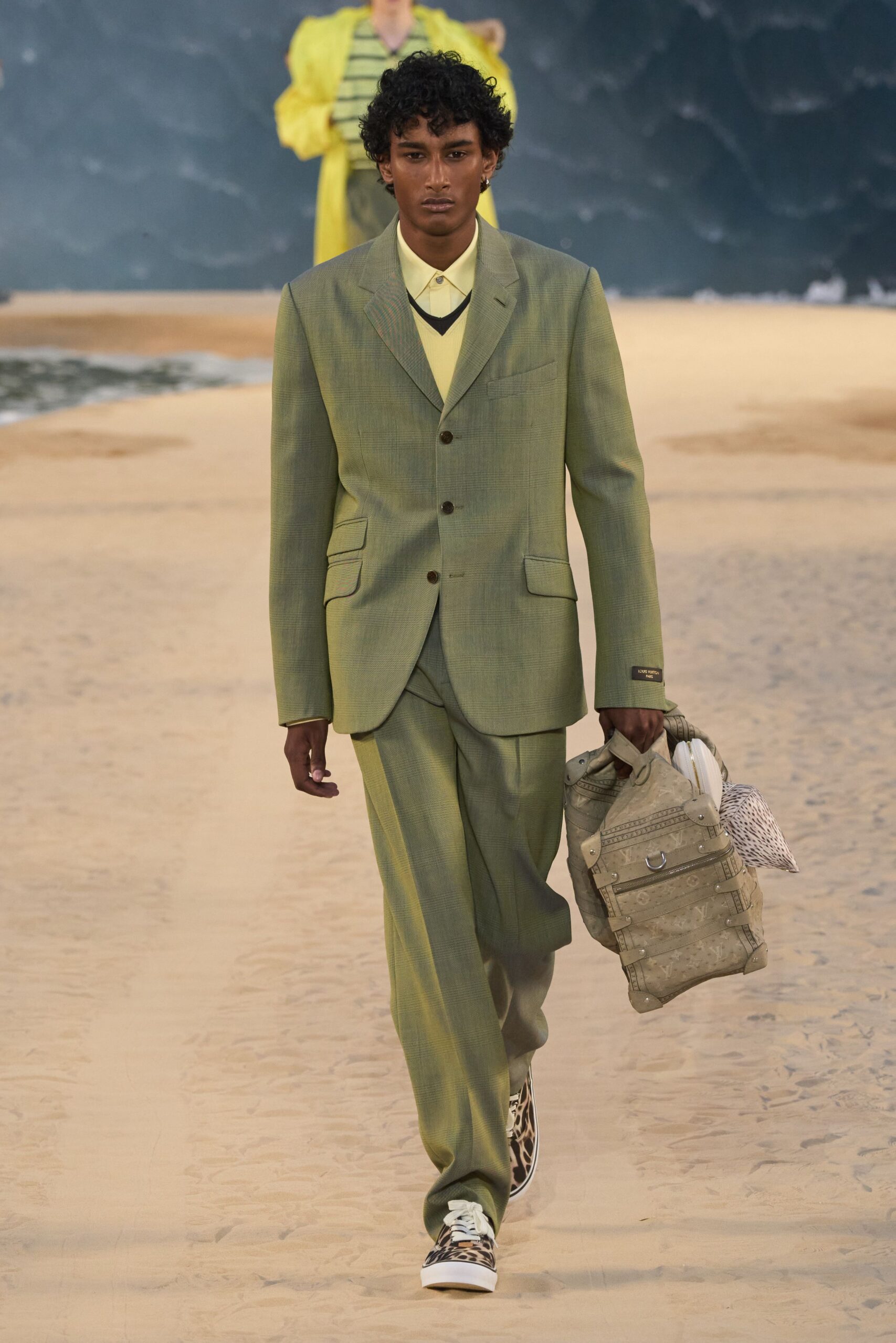 green cotton long-sleeve collared tailored buttoned suit