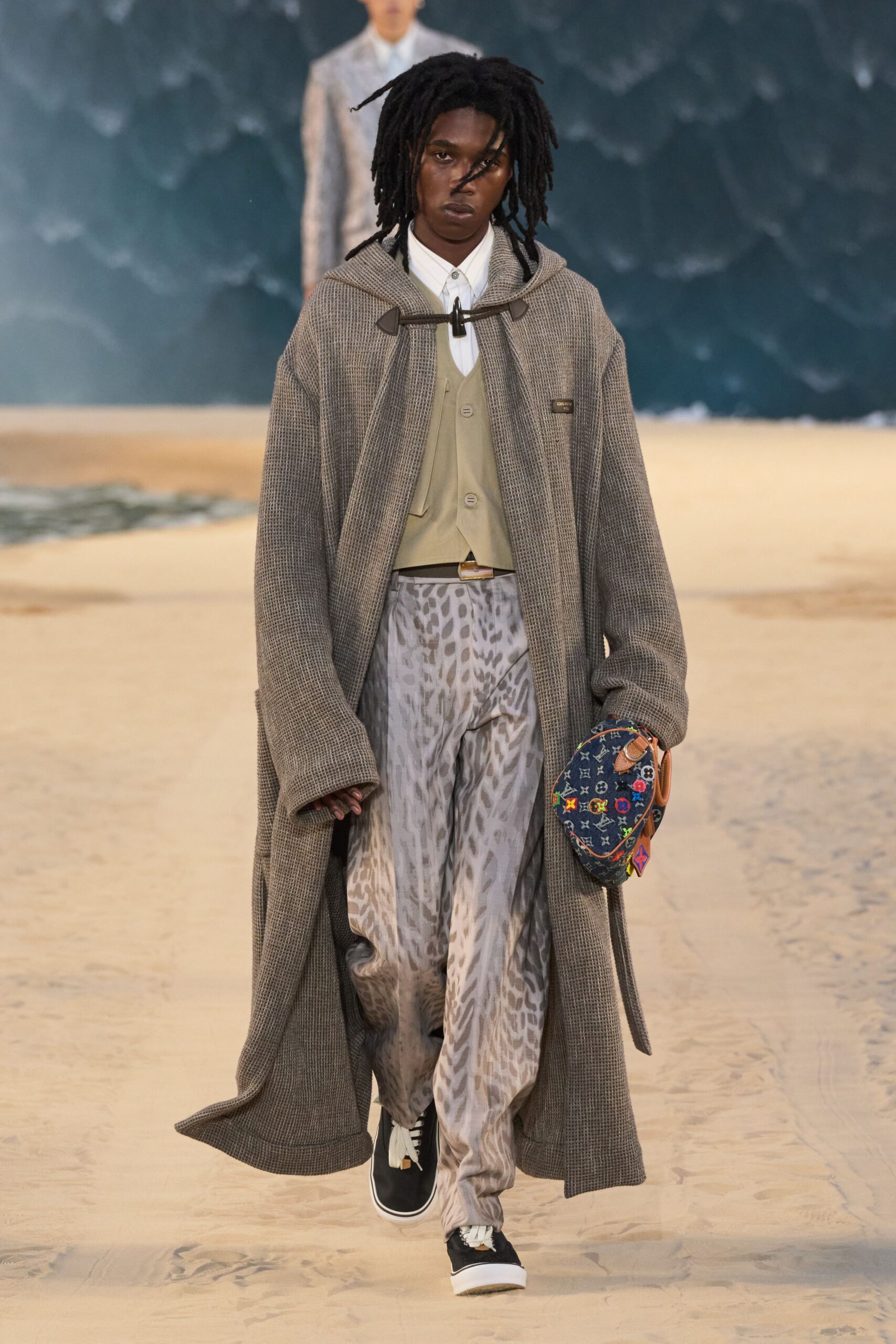 gray wool long-sleeve collared oversized buttoned coat