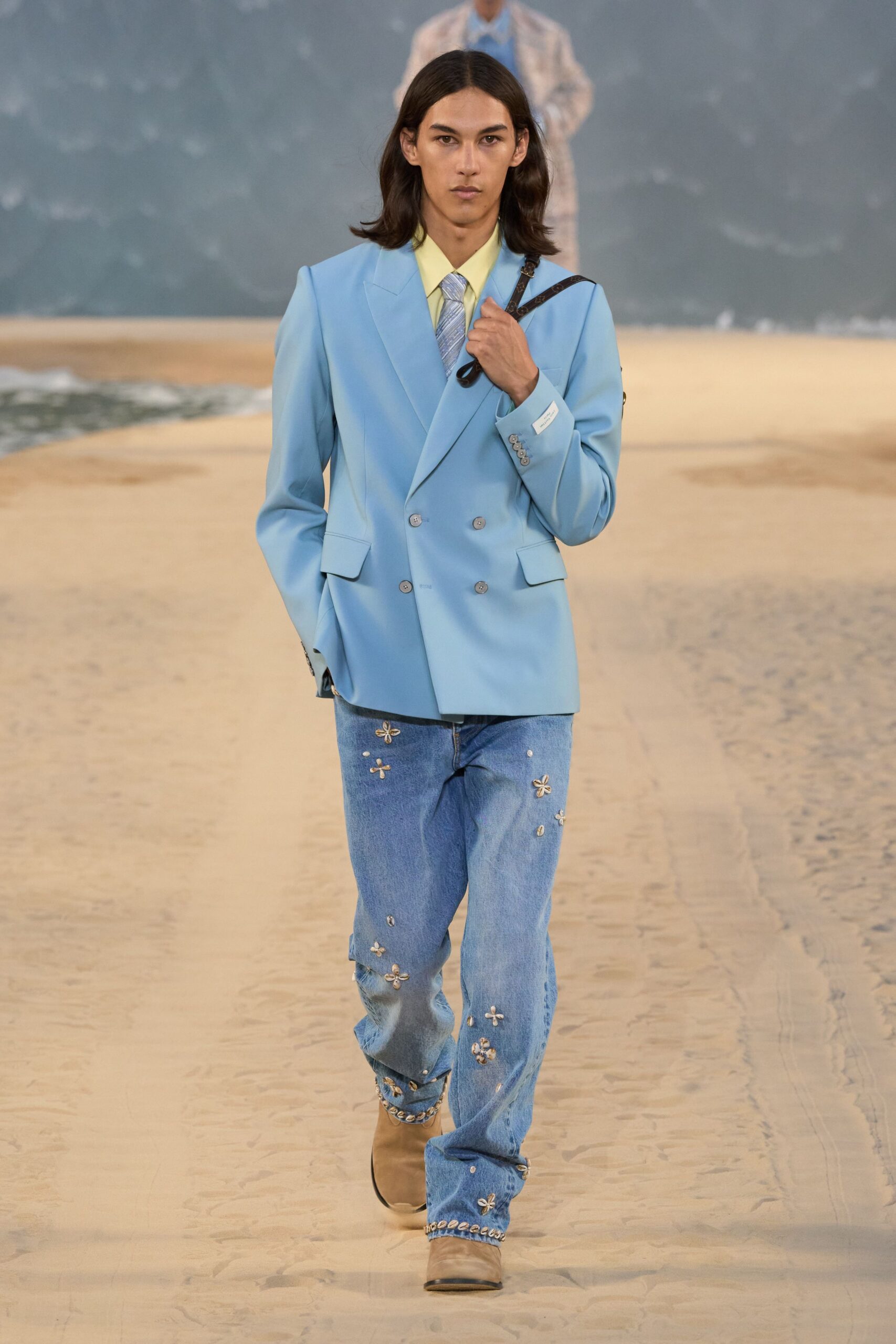 yellow short-sleeve collared fitted shirt