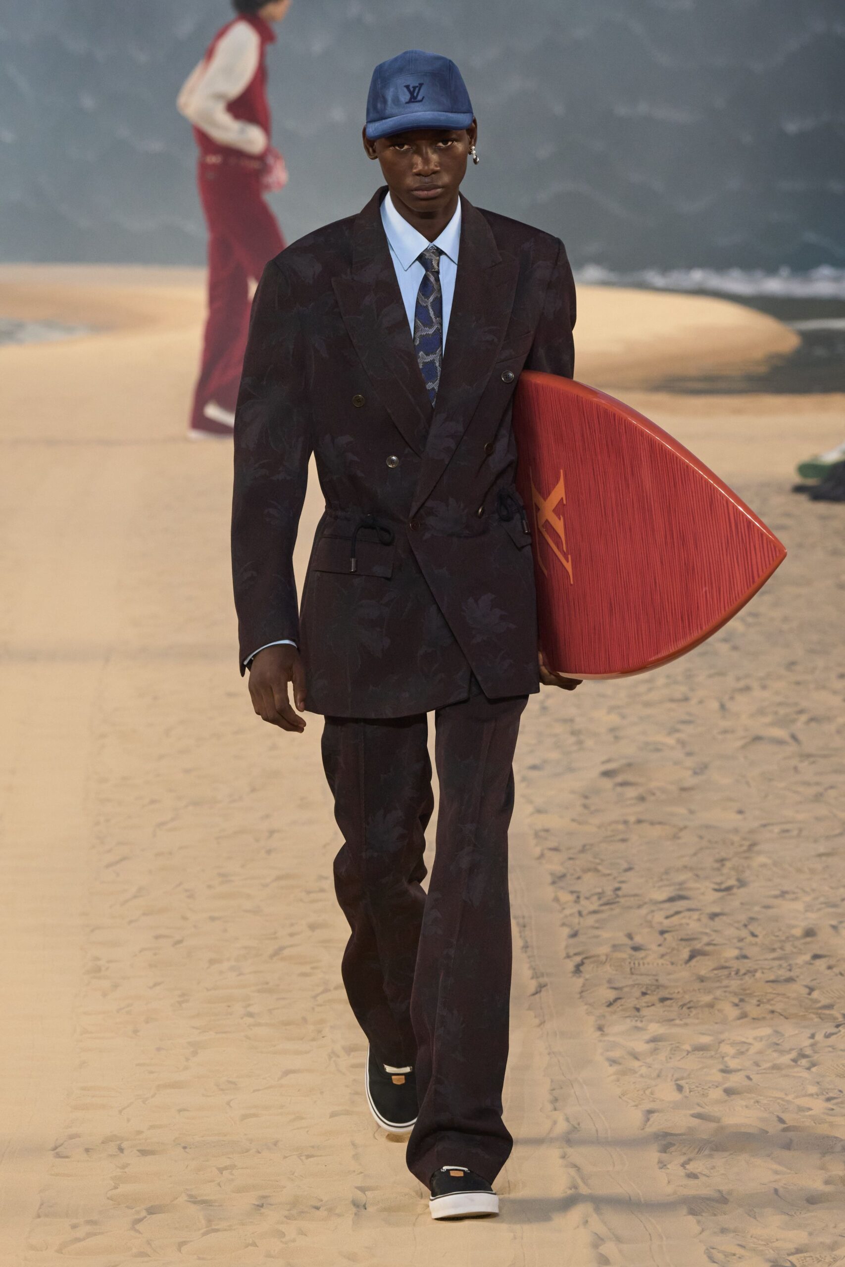black cotton long-sleeve collared tailored buttoned suit