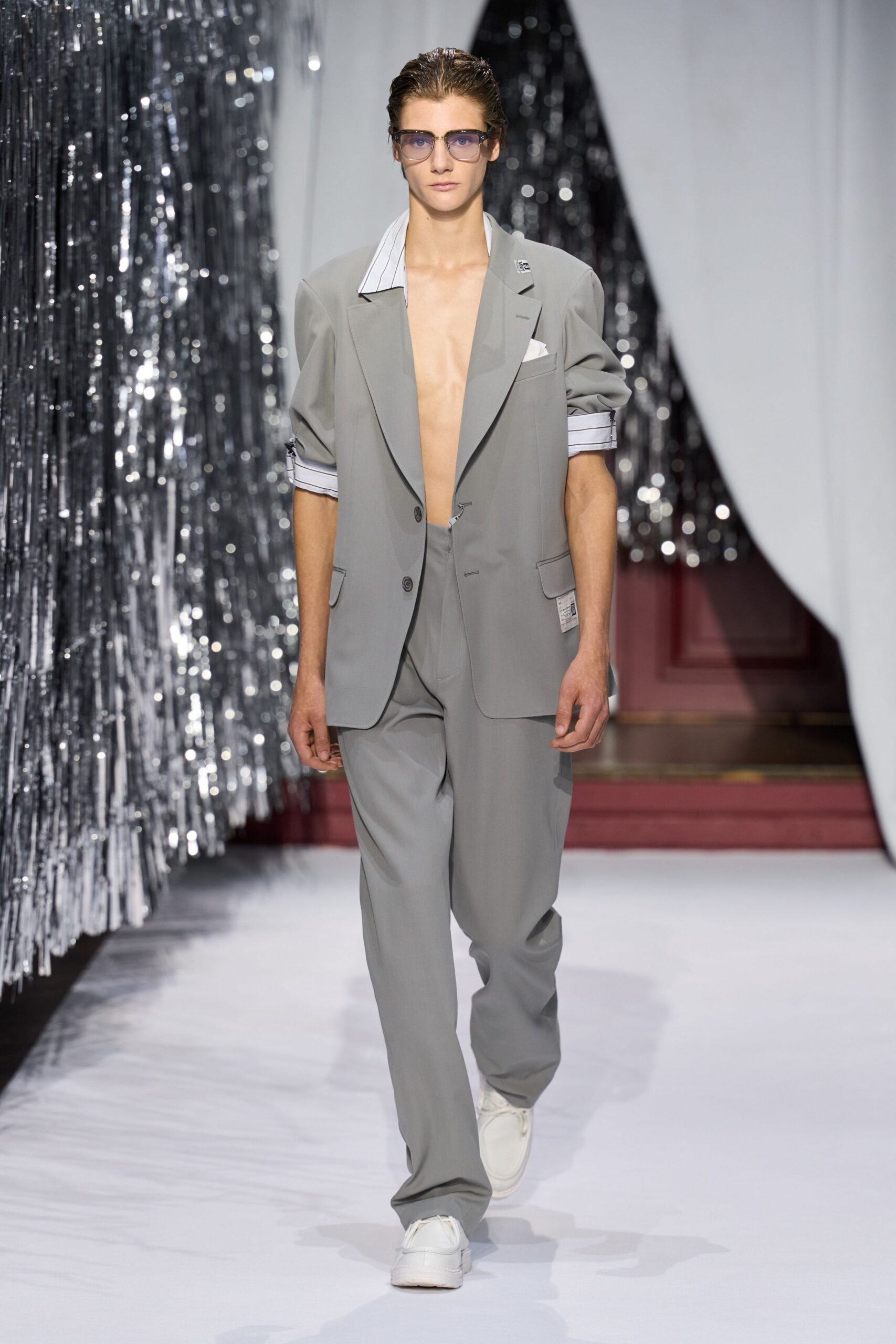 gray cotton short-sleeve collared tailored buttoned blazer