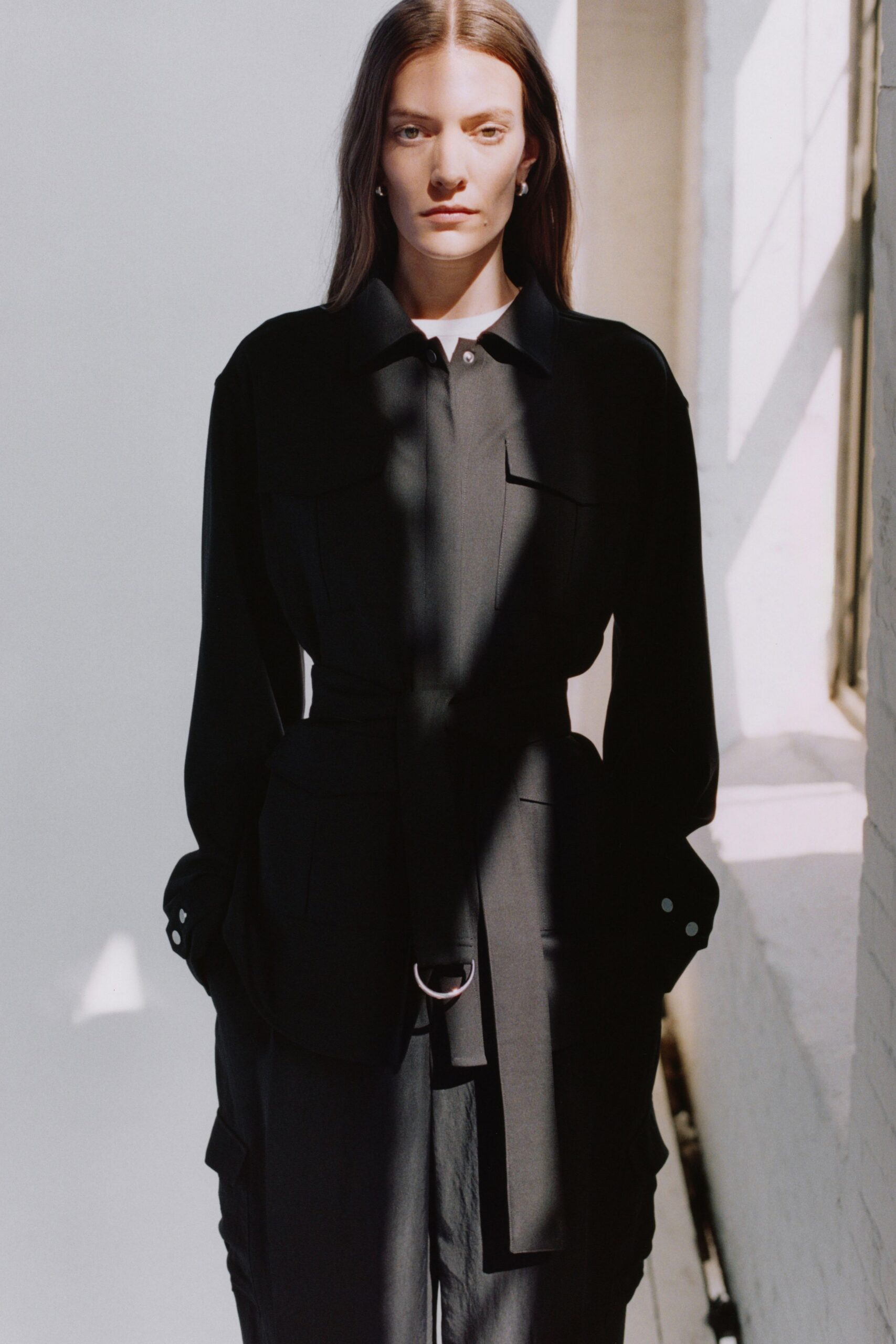 black cotton long-sleeve collared fitted buttoned pockets shirt