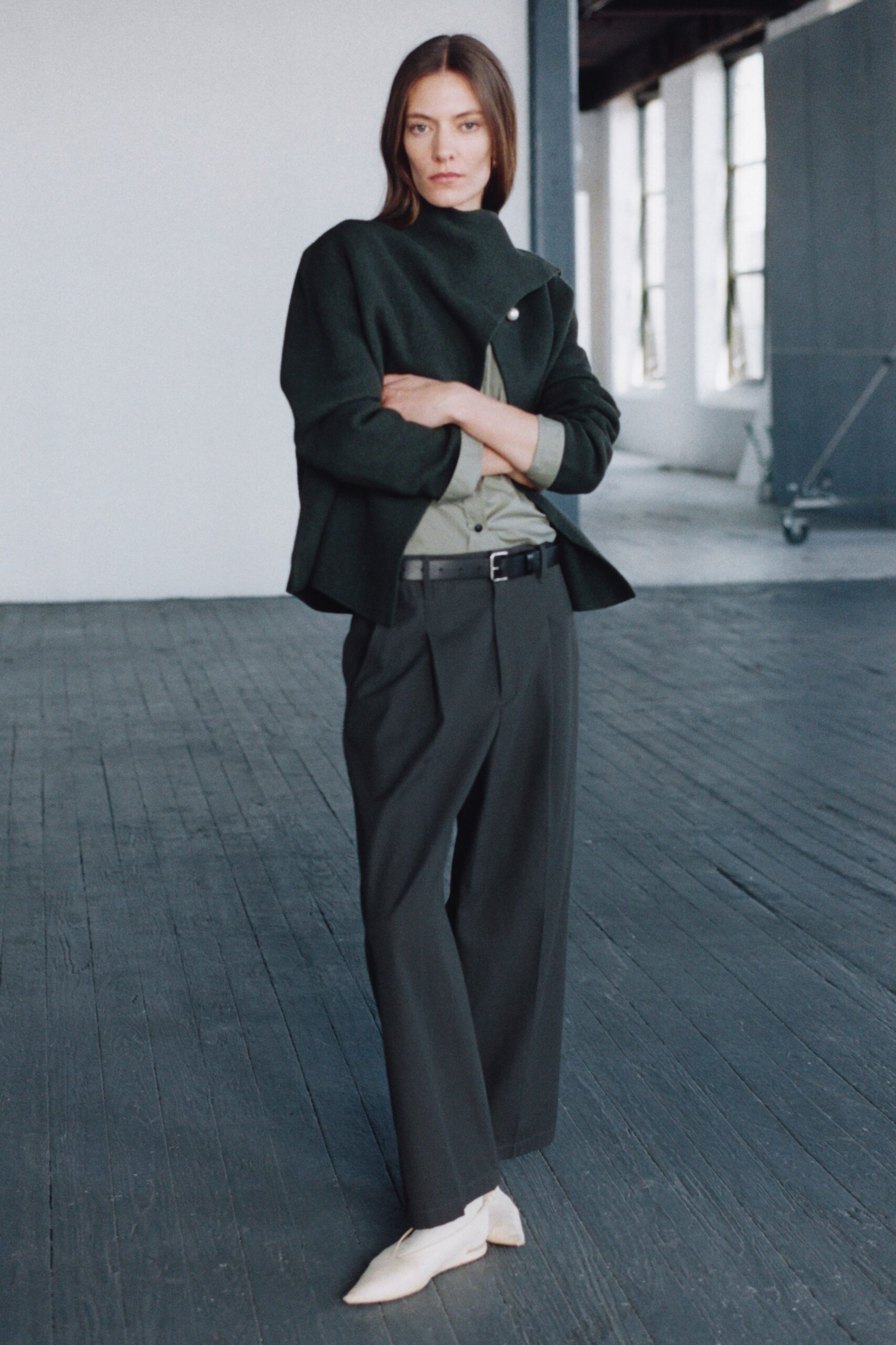 gray cotton long-sleeve collared fitted shirt