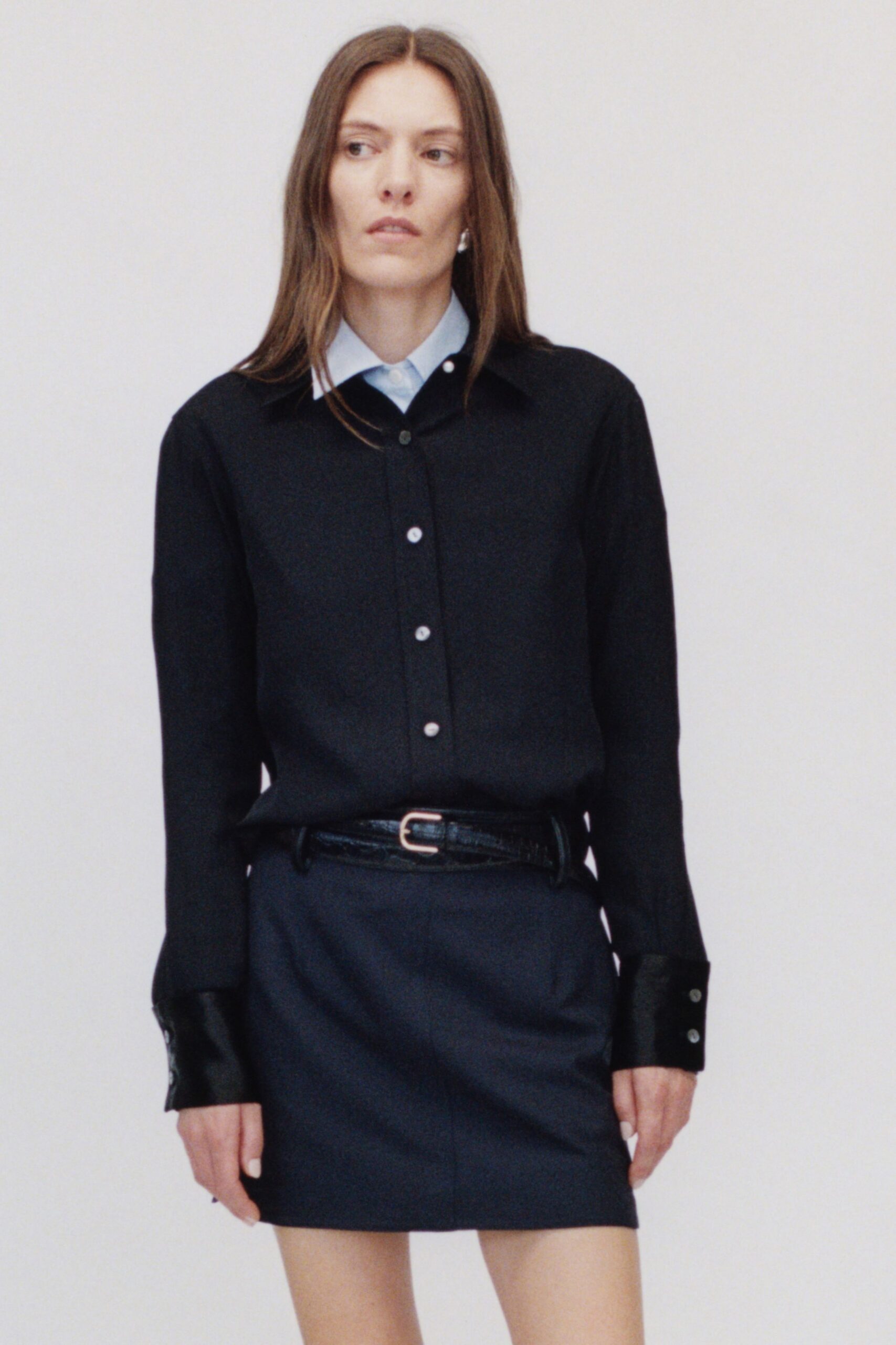 black cotton long-sleeve collared fitted shirt