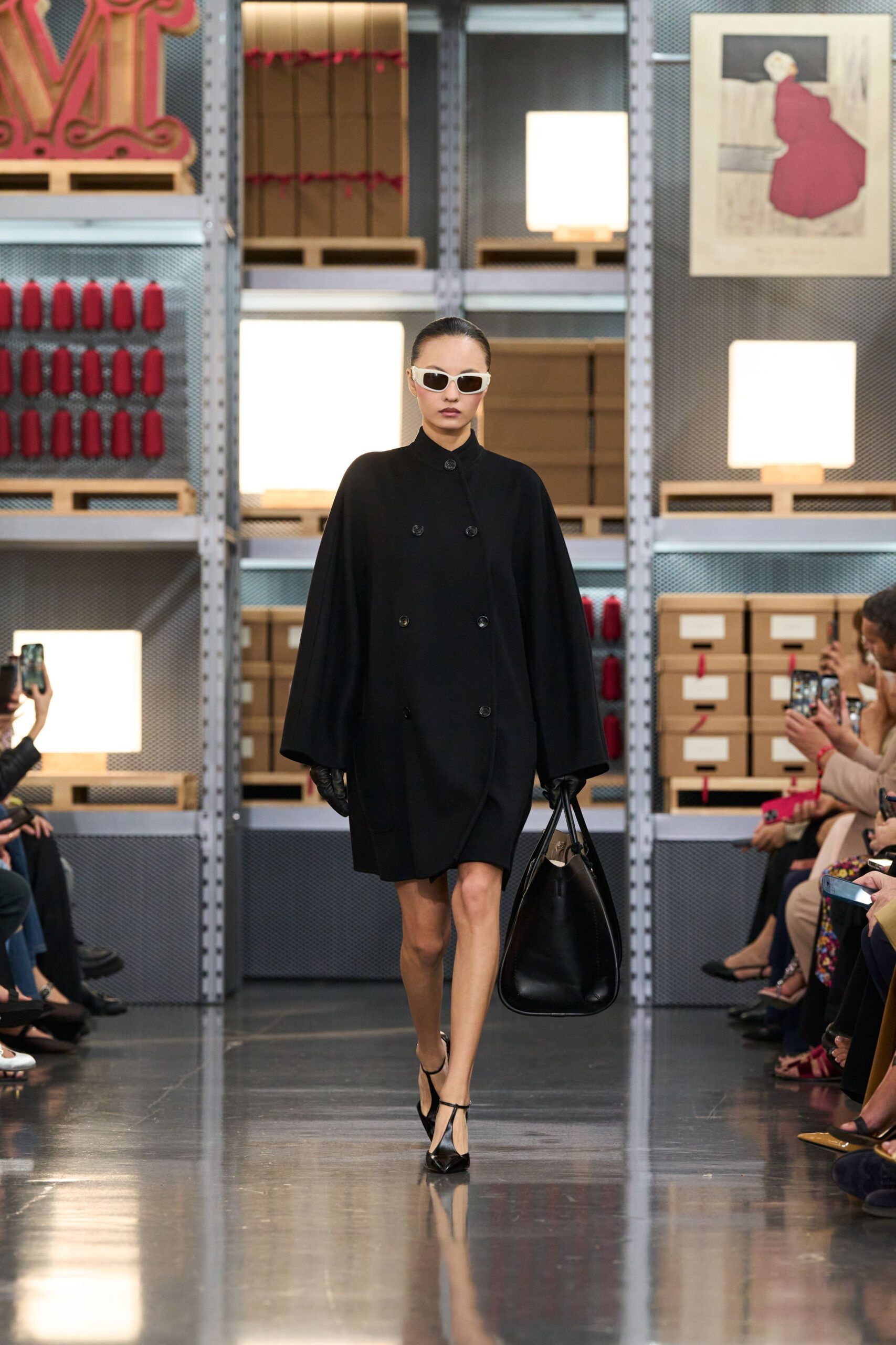black wool long-sleeve collared relaxed buttoned coat