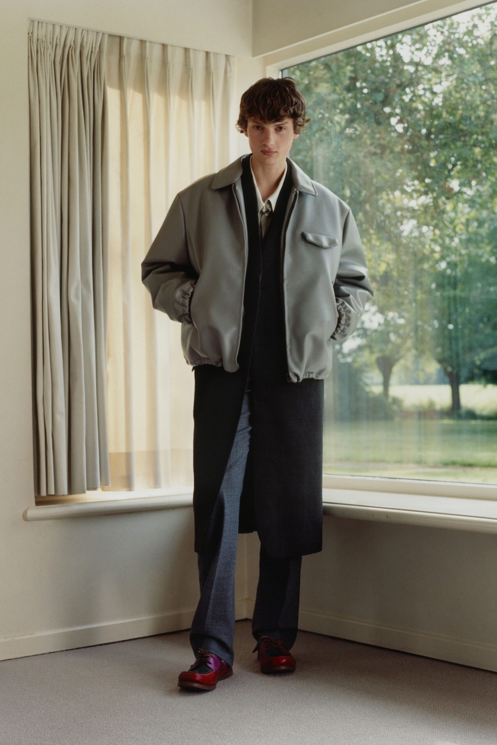 black wool long-sleeve collared tailored suit
