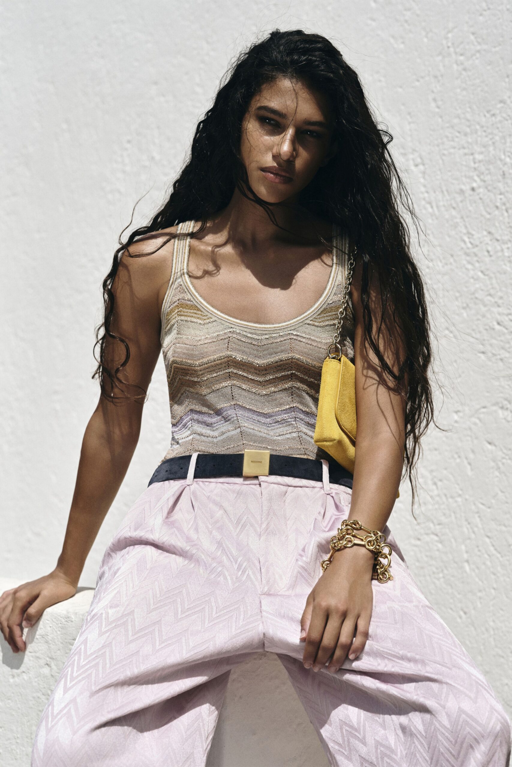 beige tank-top pink pants yellow bag