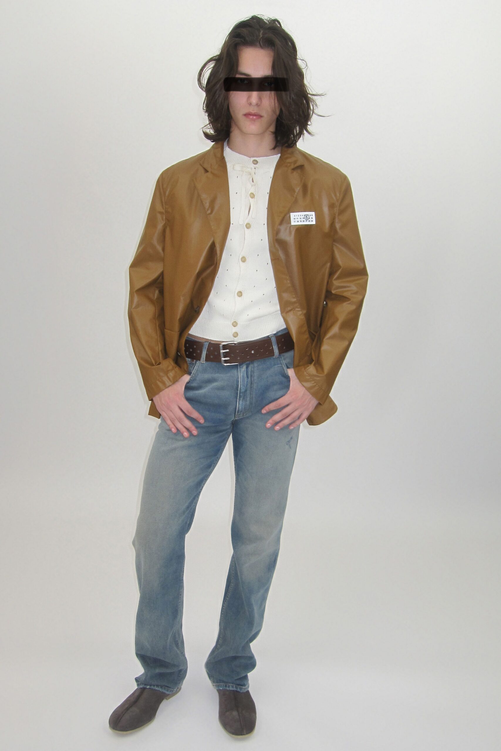 white cotton long-sleeve collared fitted buttoned shirt