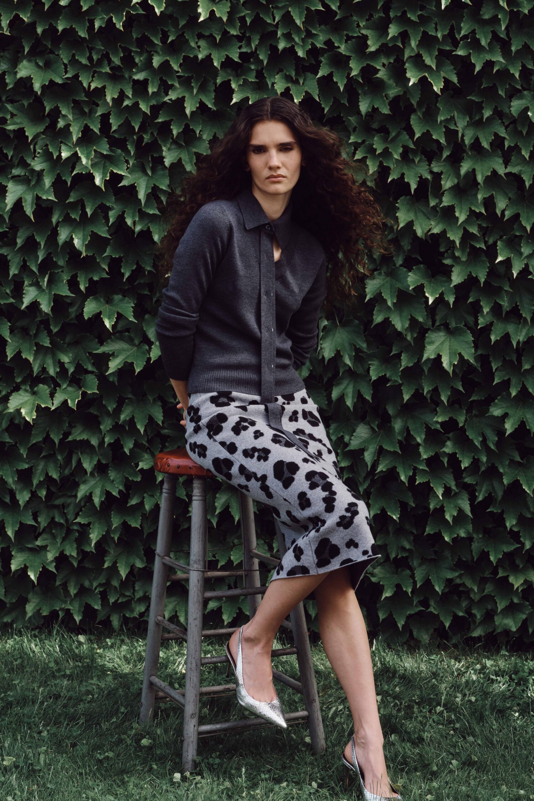 gray wool long-sleeve collared fitted cardigan