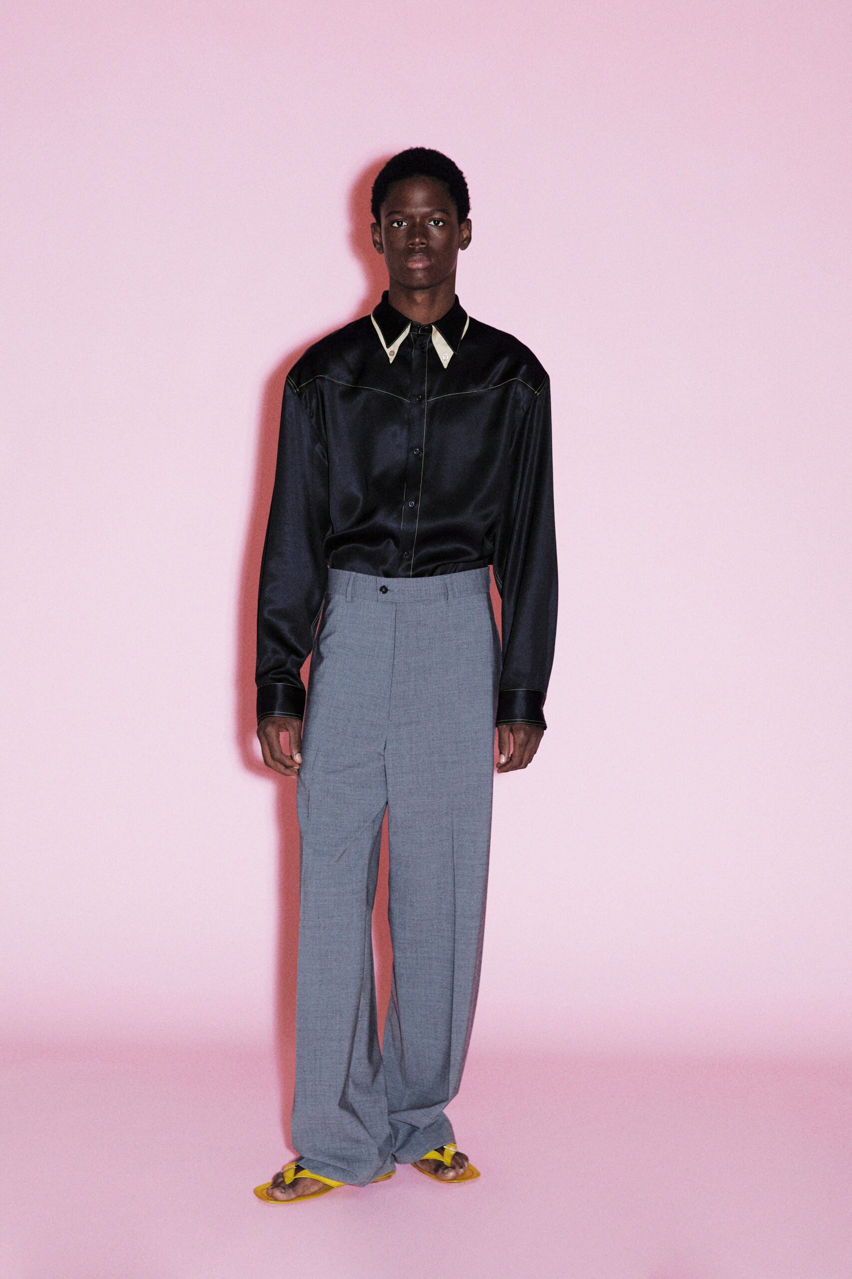 black silk long-sleeve collared fitted shirt