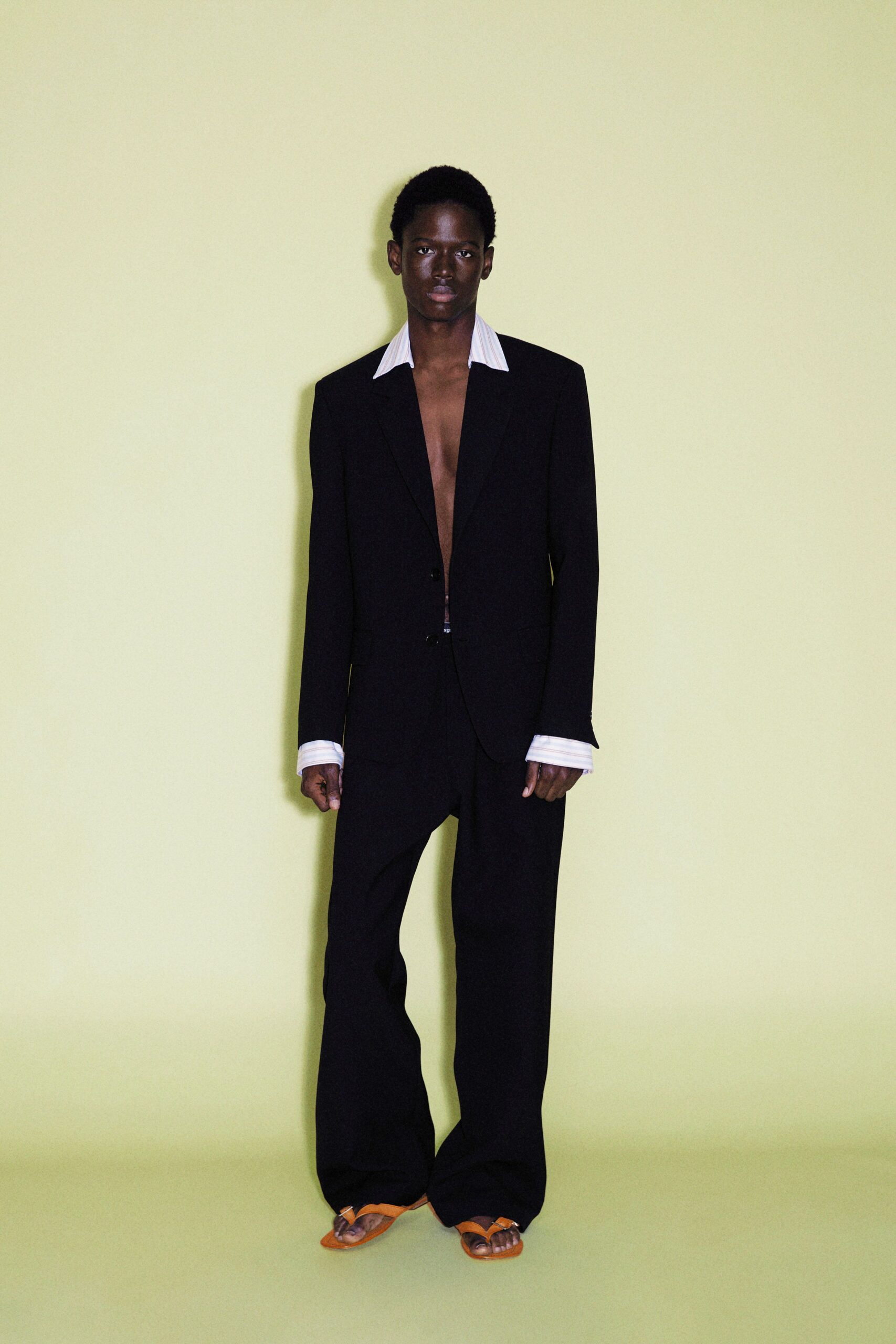 black long-sleeve collared relaxed buttoned suit
