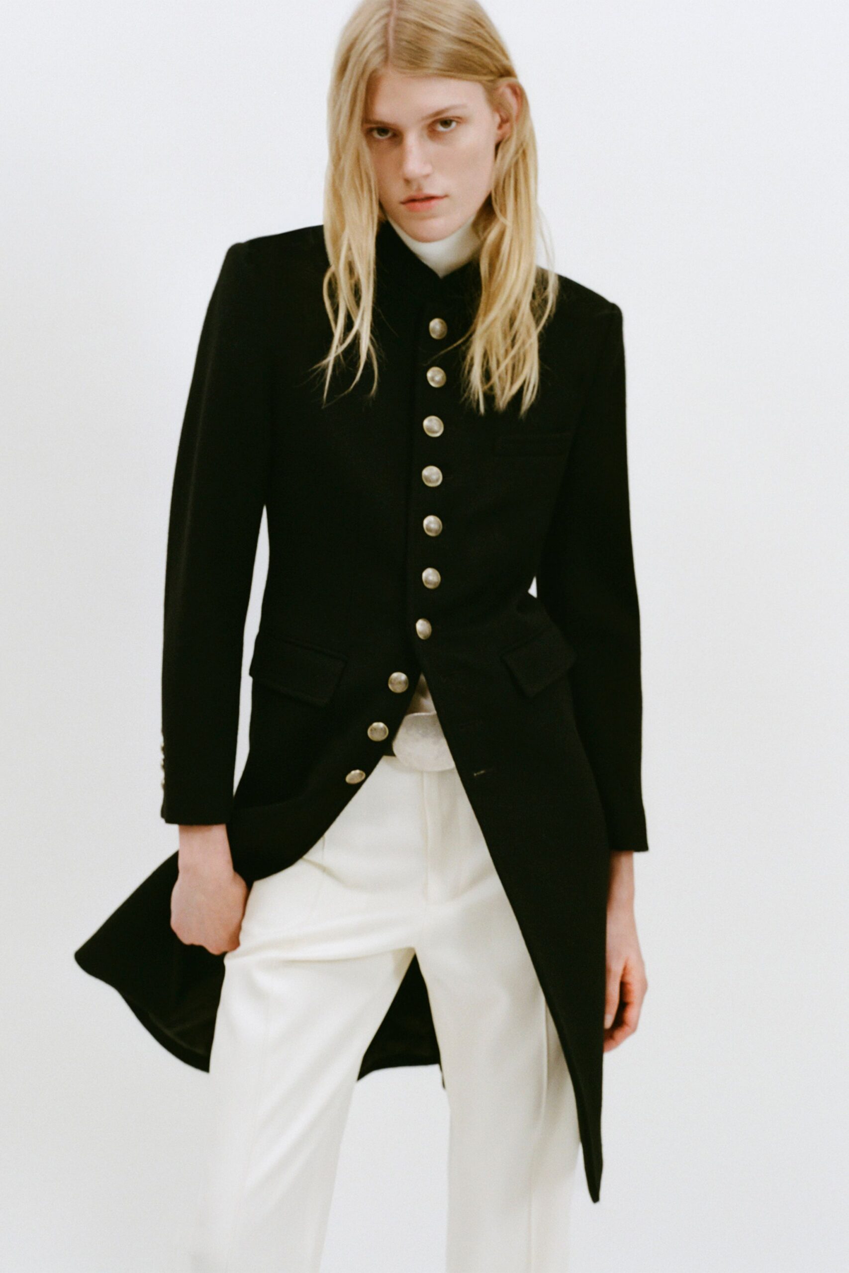 black wool long-sleeve collared fitted buttoned coat