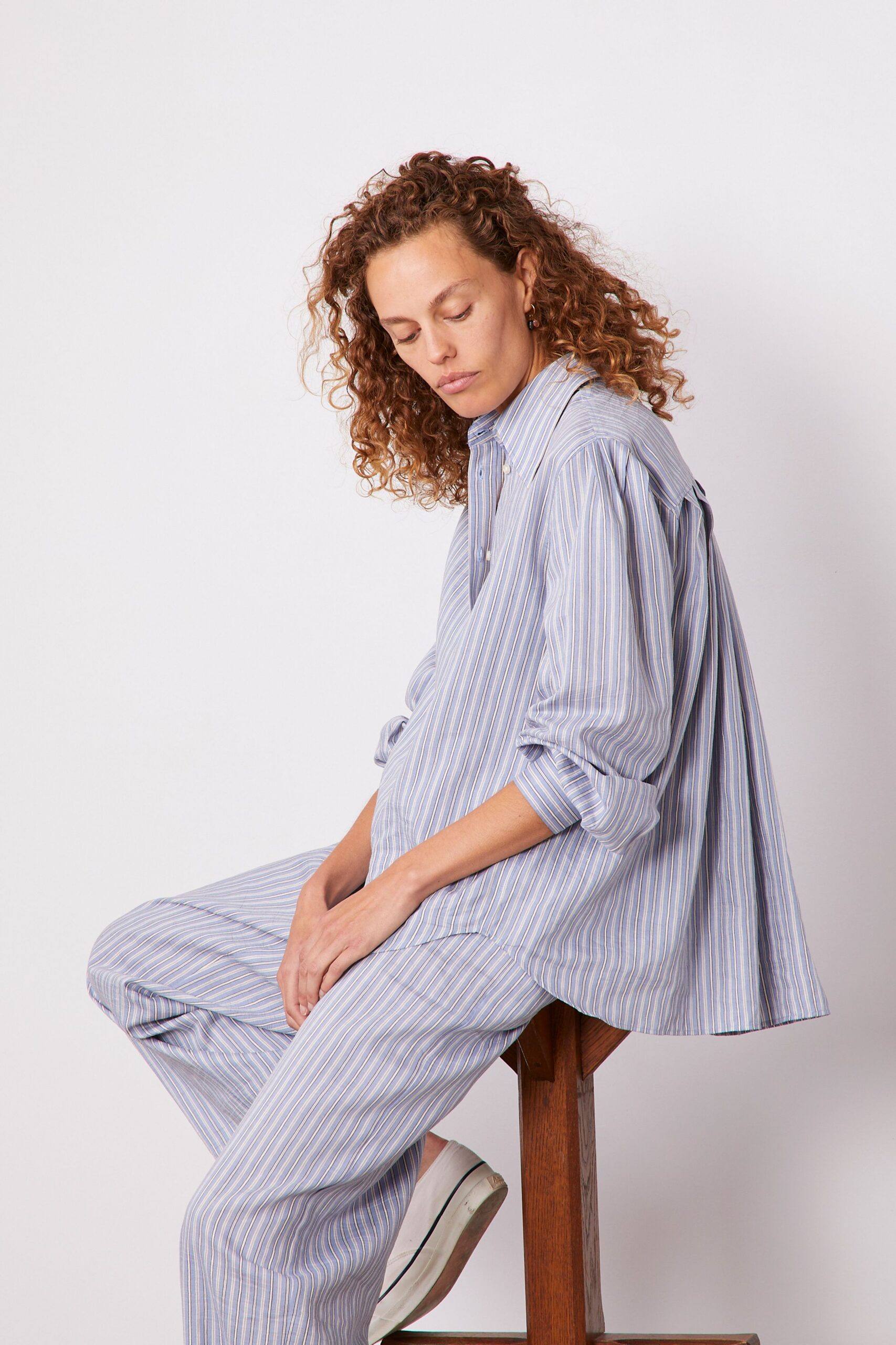 blue cotton long-sleeve collared relaxed striped shirt