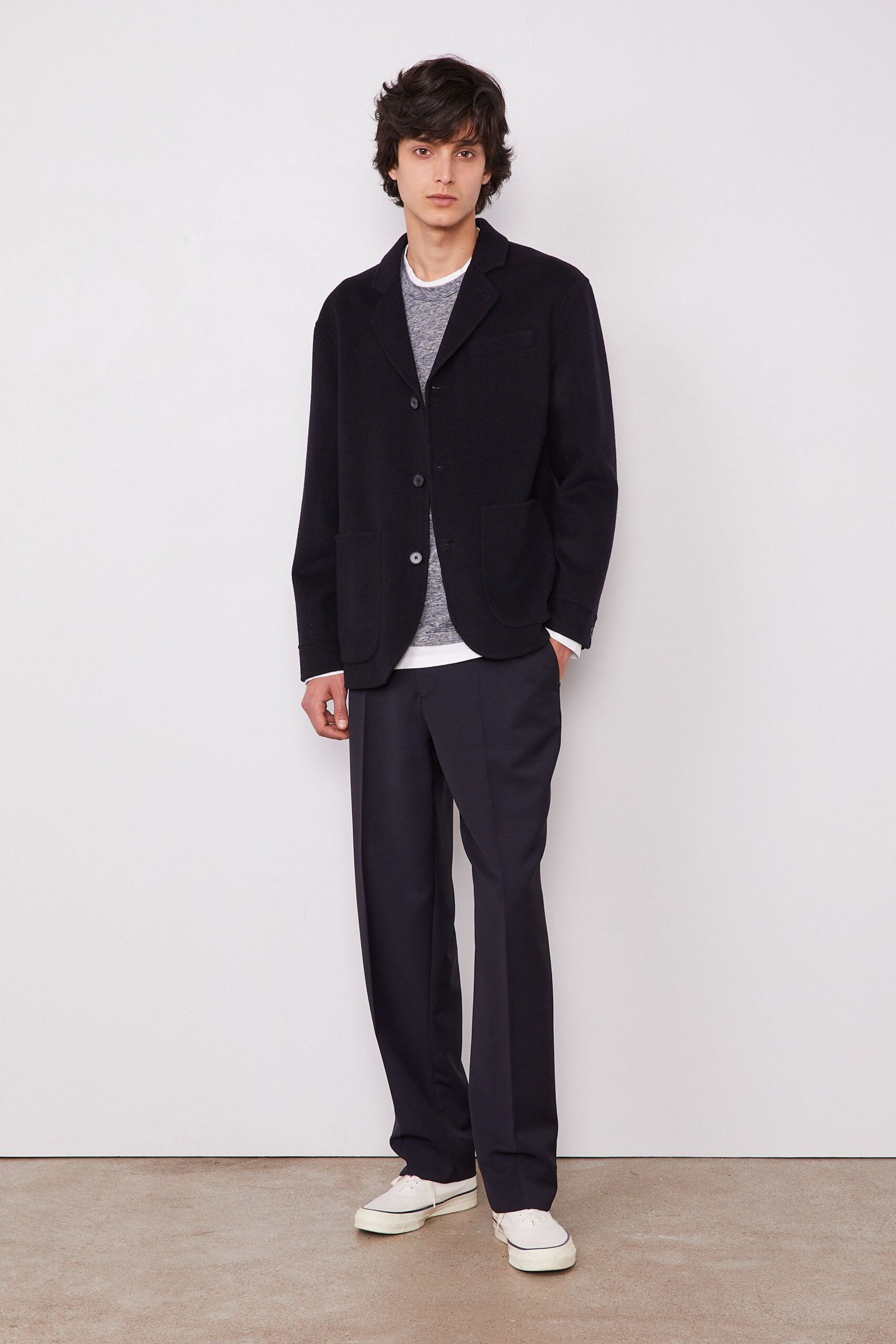 black cotton long-sleeve collared relaxed buttoned pockets jacket