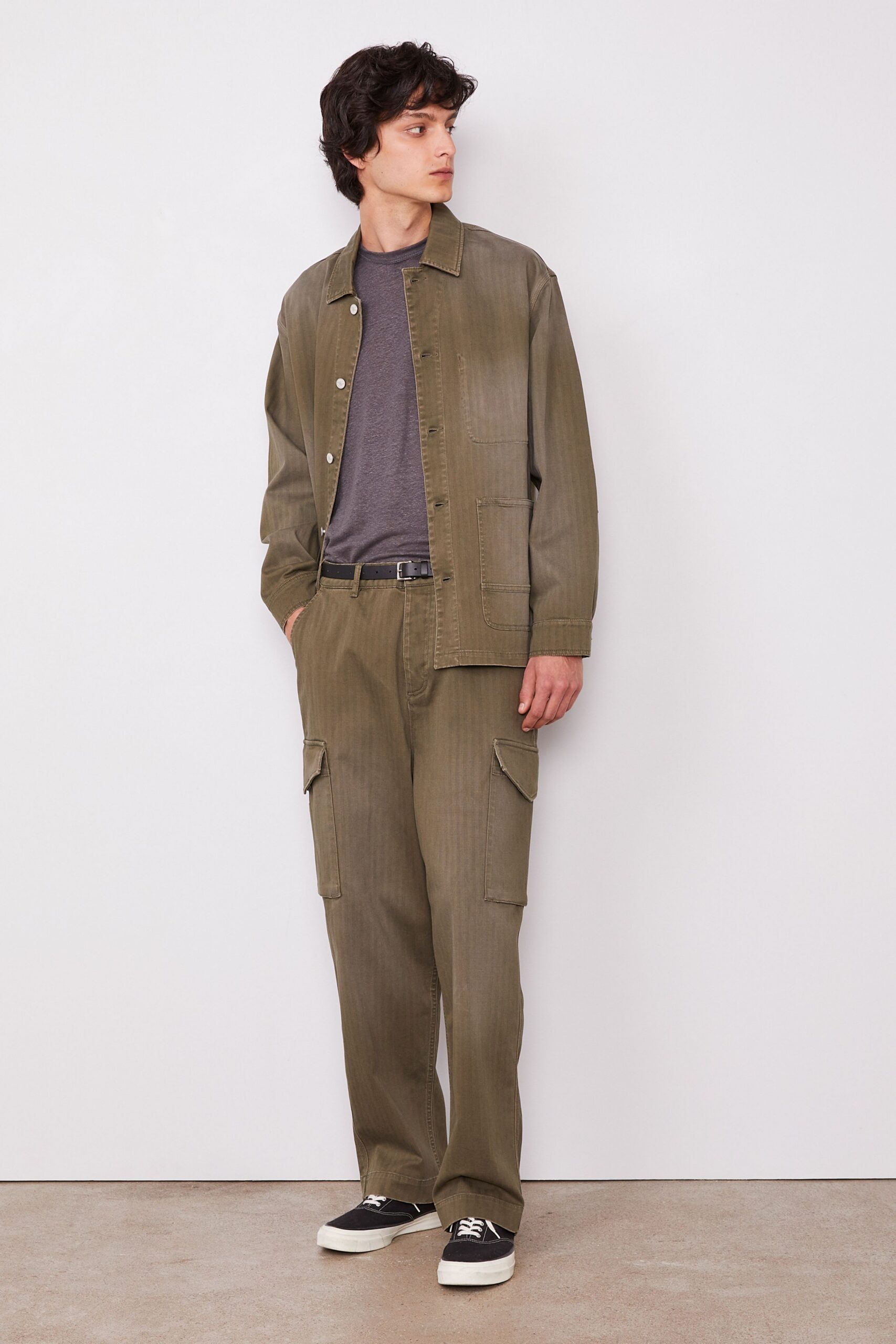 green cotton long-sleeve collared relaxed buttoned pockets jacket