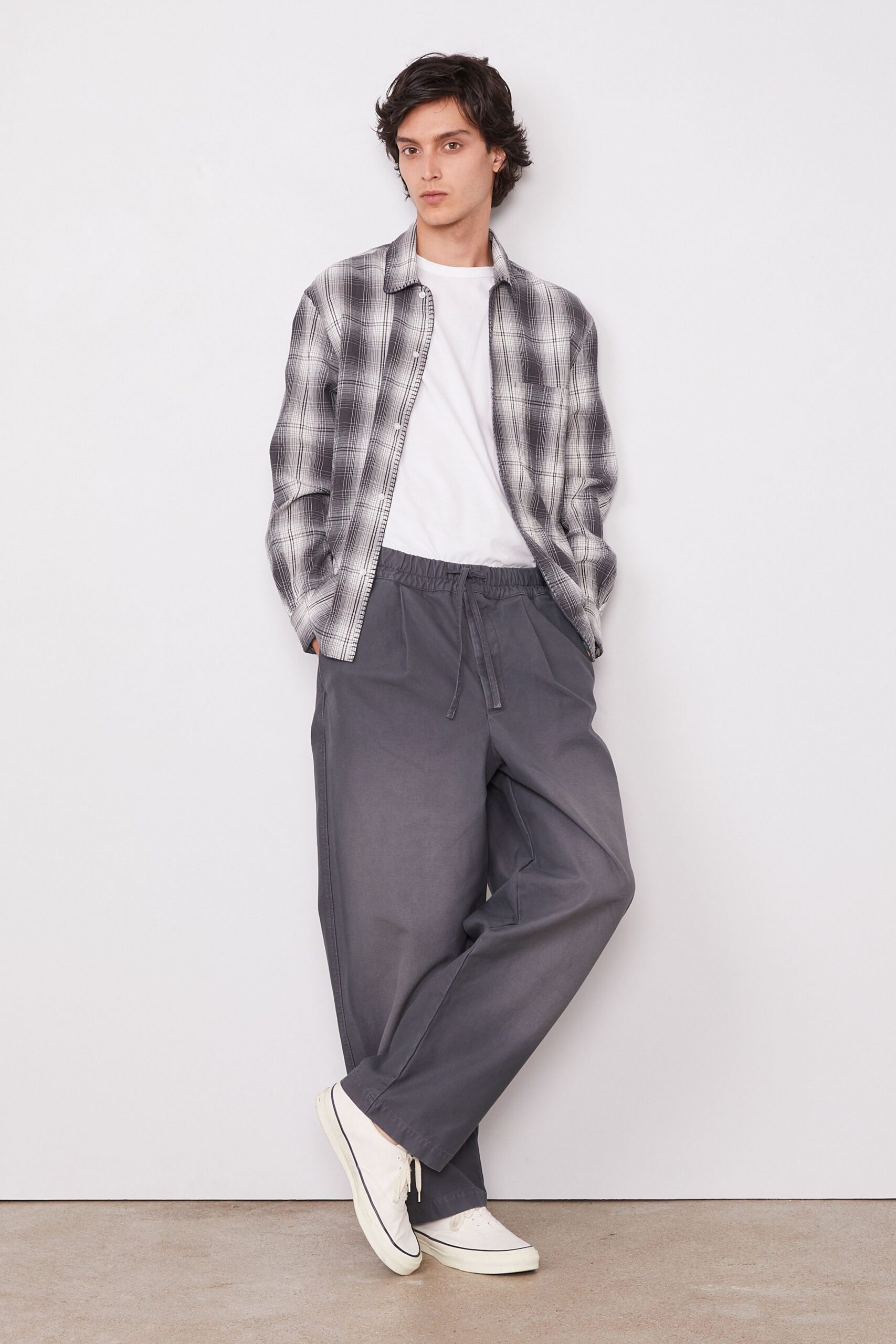 gray cotton long-sleeve collared relaxed checked shirt
