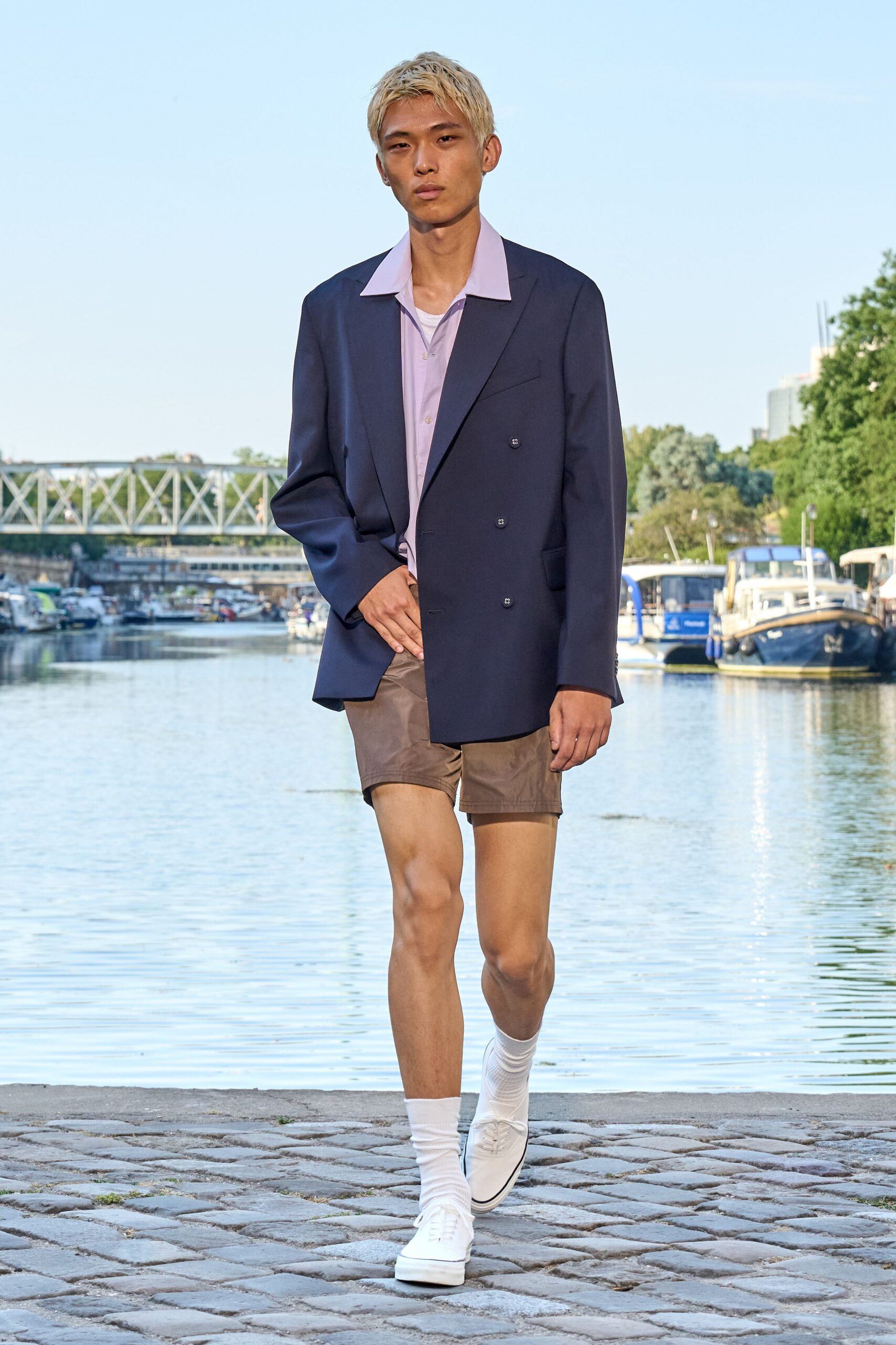 blue long-sleeve collared tailored blazer