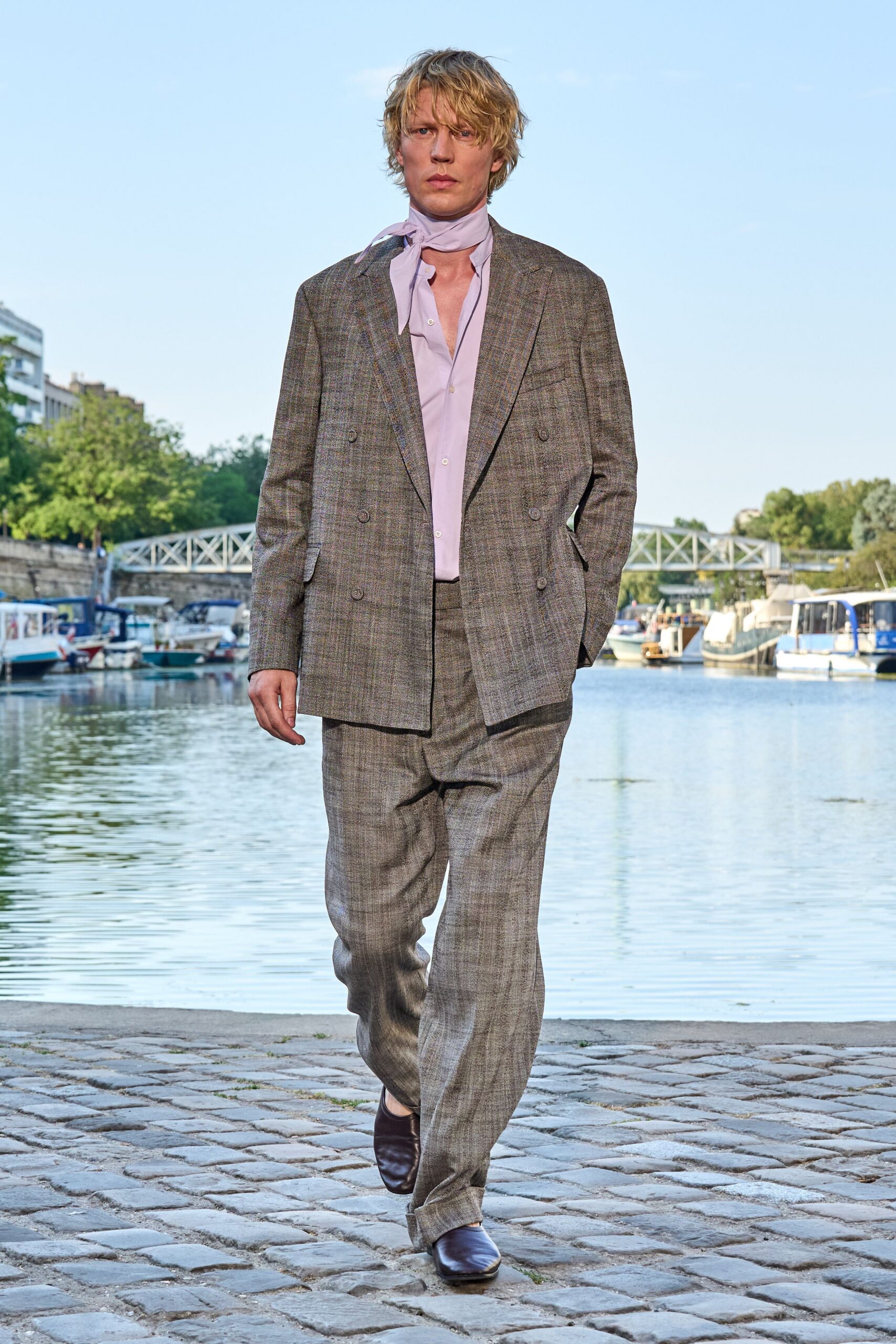 pink cotton long-sleeve collared fitted shirt