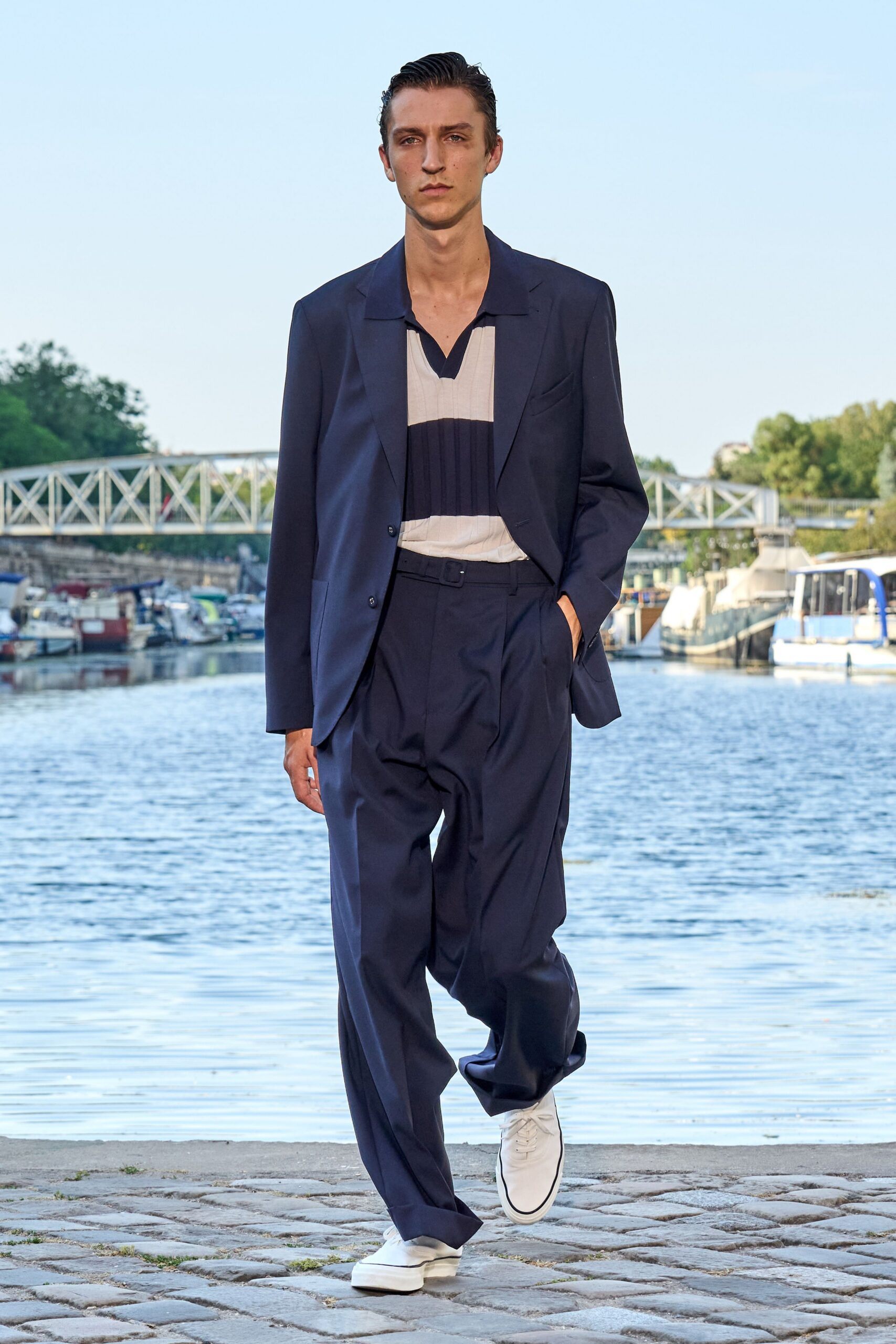 blue long-sleeve collared relaxed suit