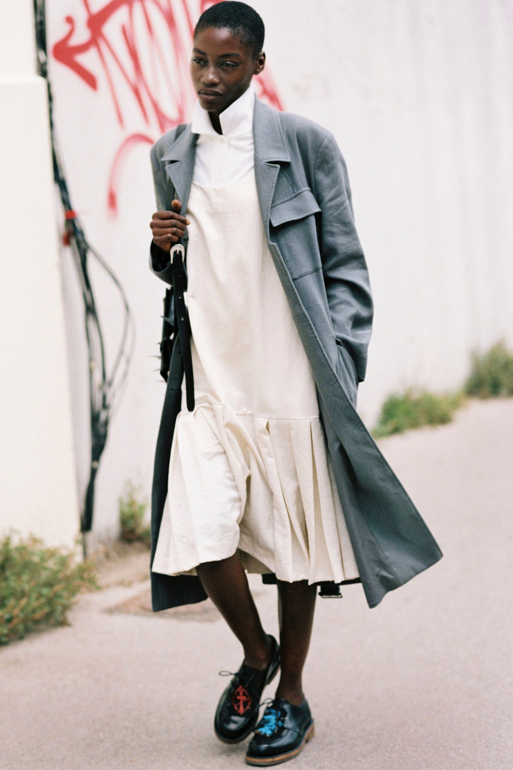 gray cotton long-sleeve collared relaxed buttoned coat