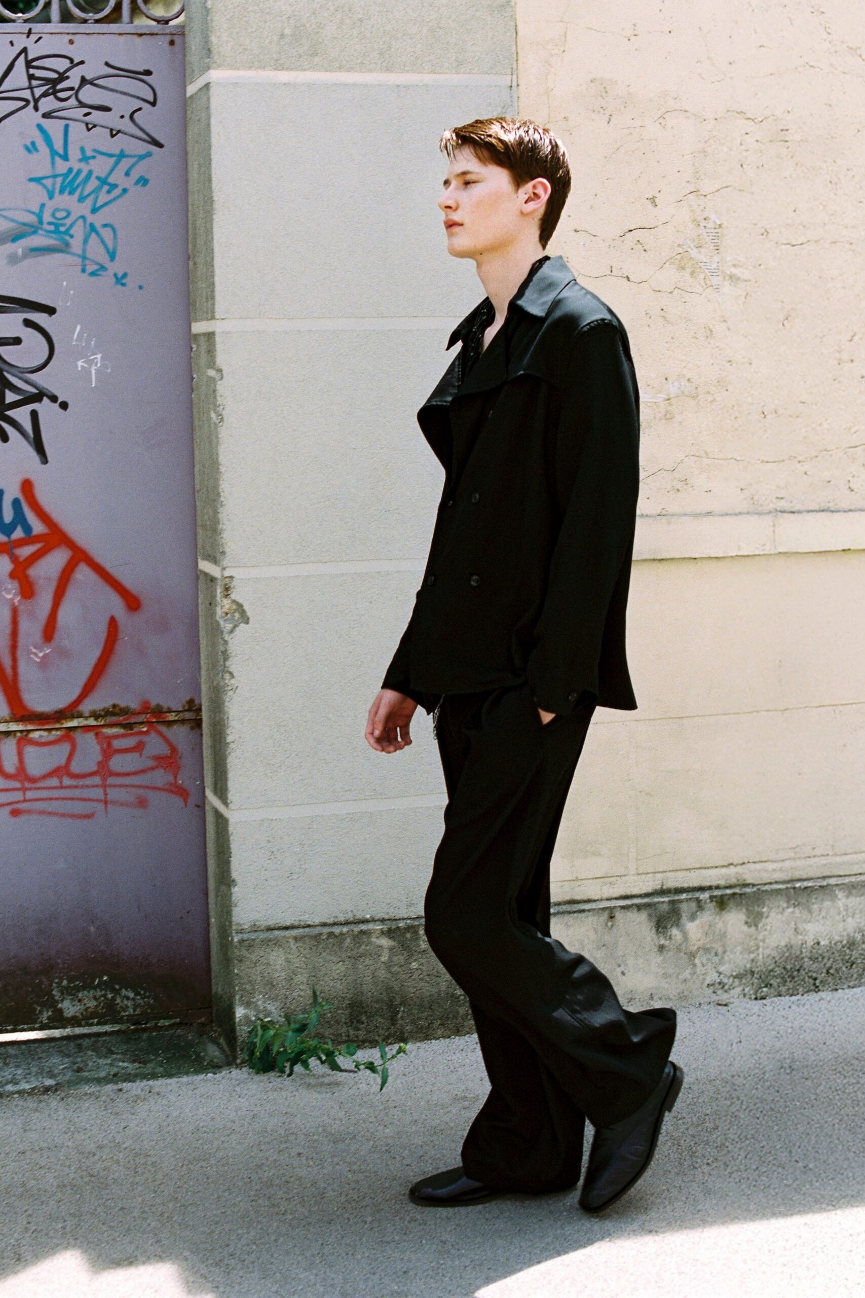 black cotton long-sleeve collared structured buttoned blazer