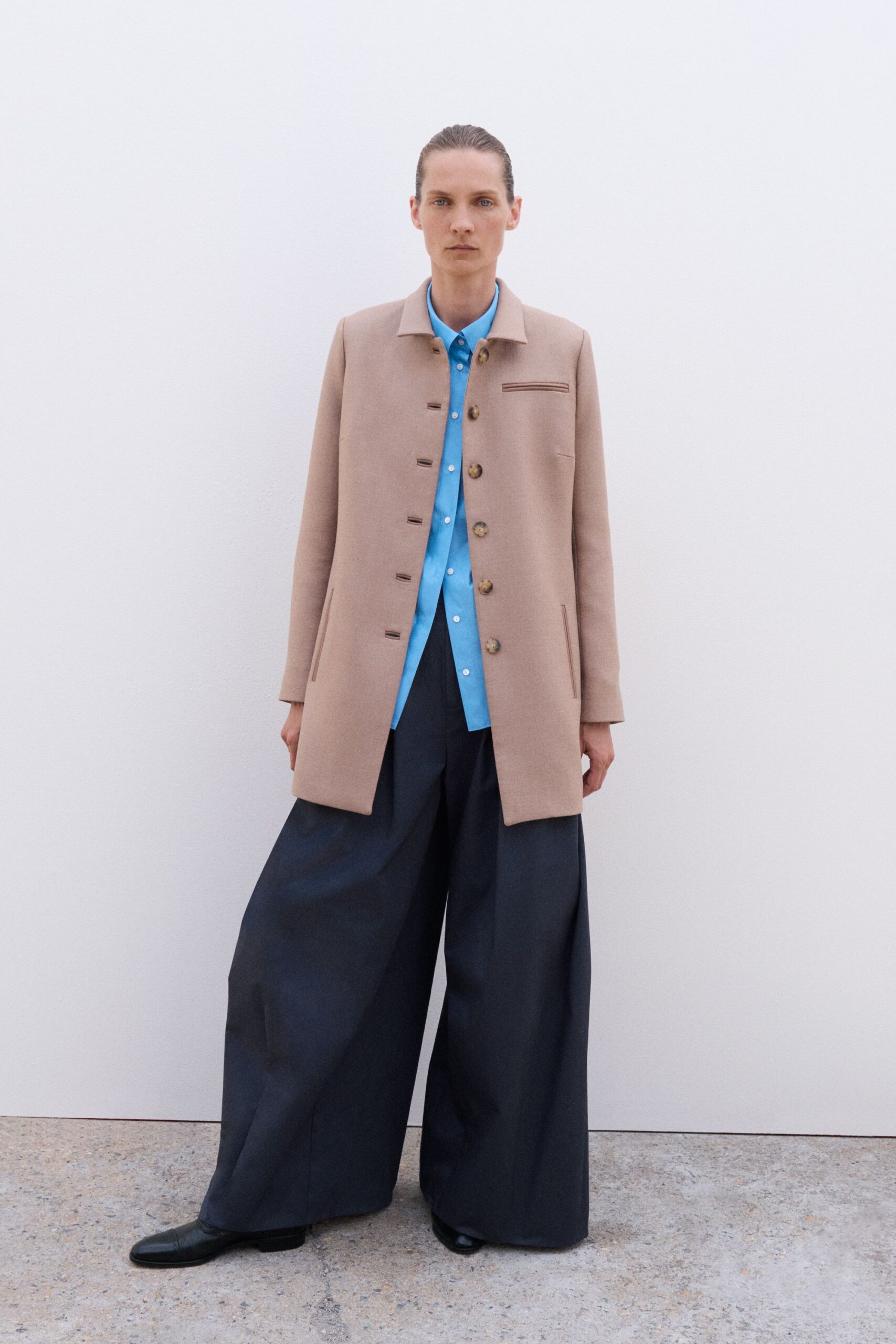 blue cotton long-sleeve collared fitted shirt
