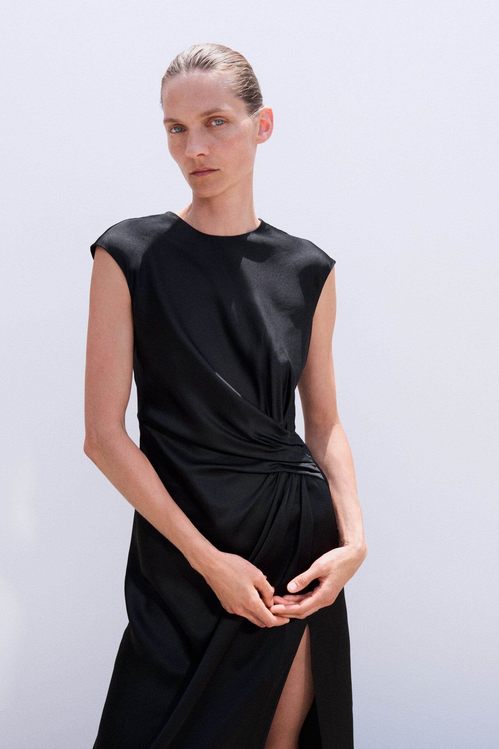 black fitted sleeveless dress
