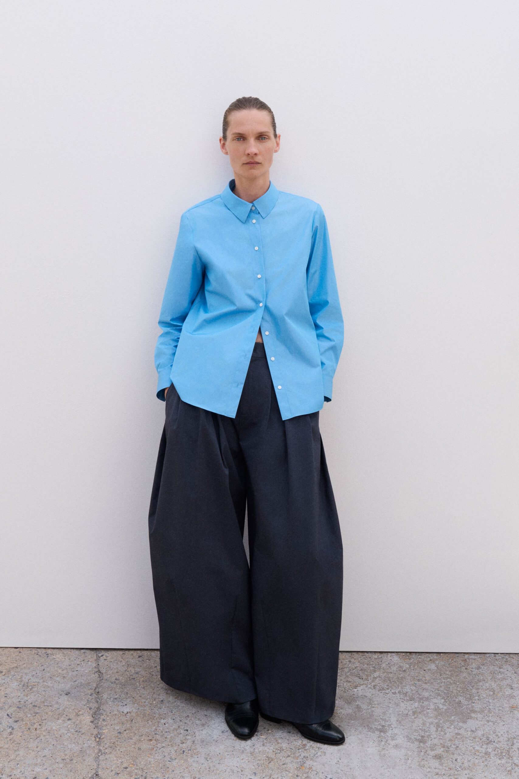 blue cotton long-sleeve collared relaxed shirt