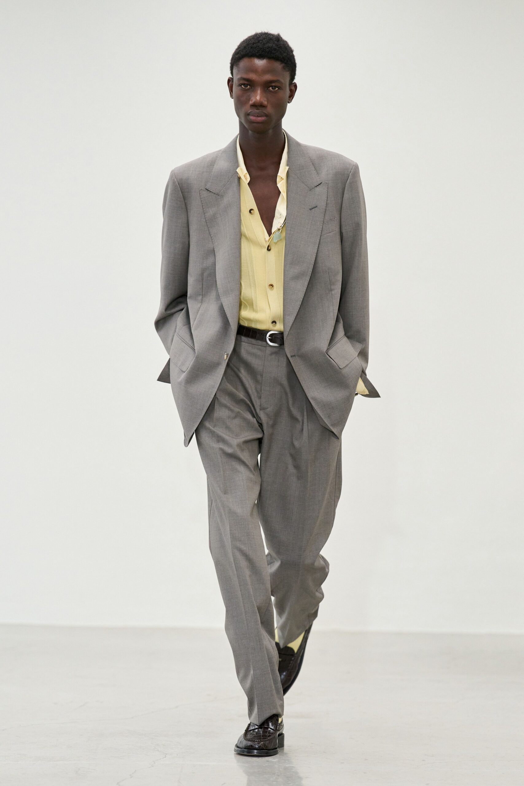 gray wool long-sleeve collared tailored buttoned suit