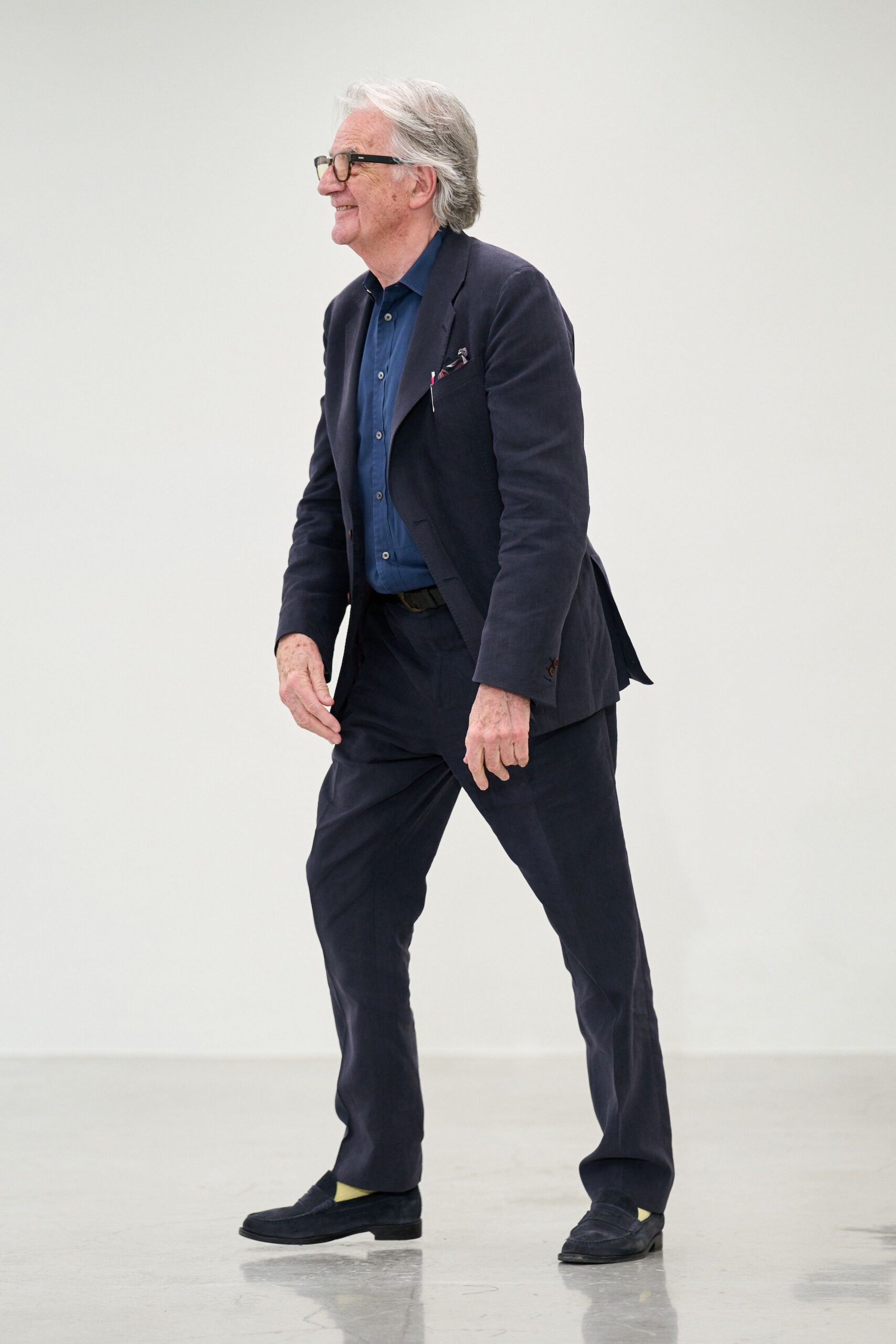 black cotton long-sleeve collared tailored buttoned suit