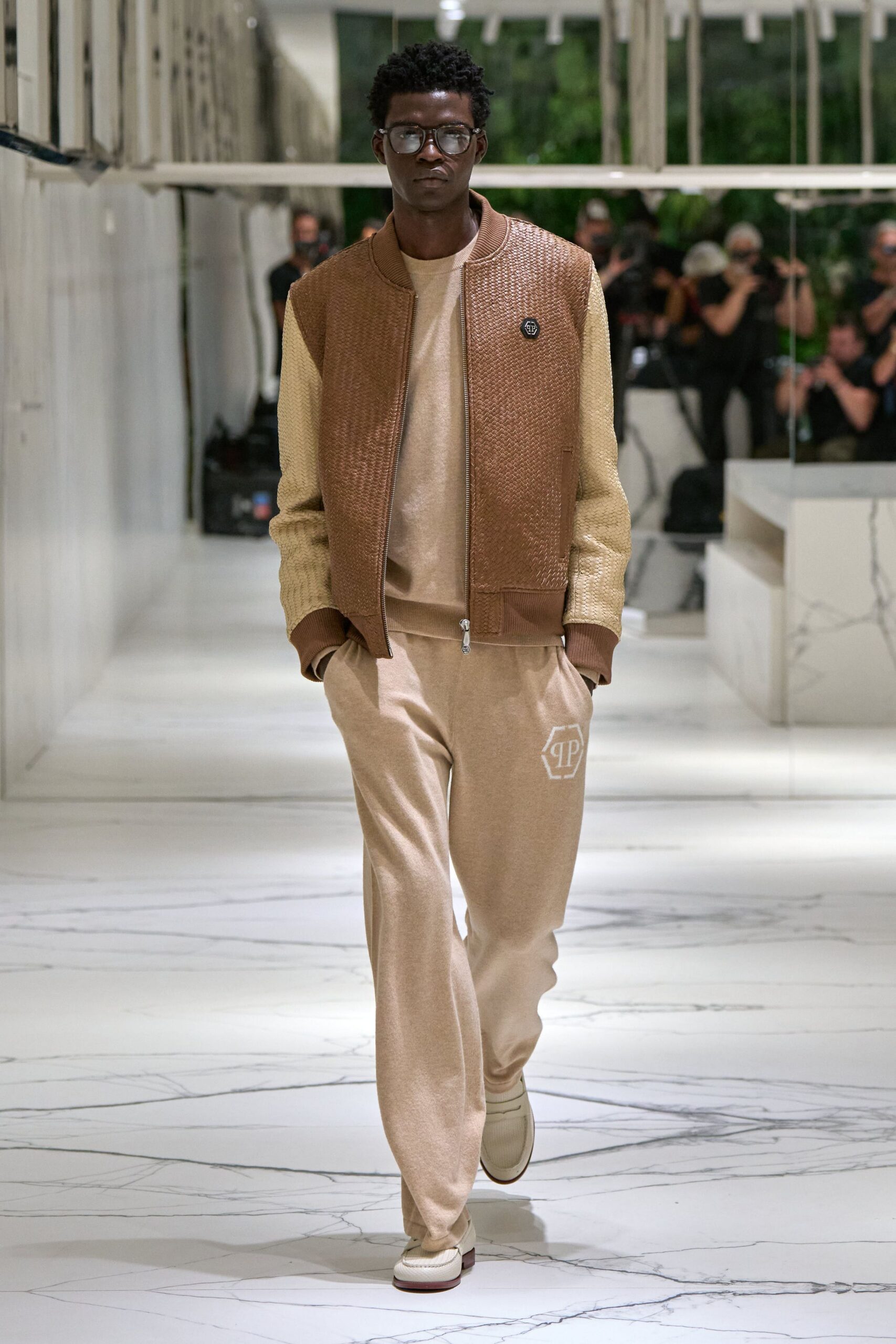 brown cotton long-sleeve collared relaxed zippered jacket