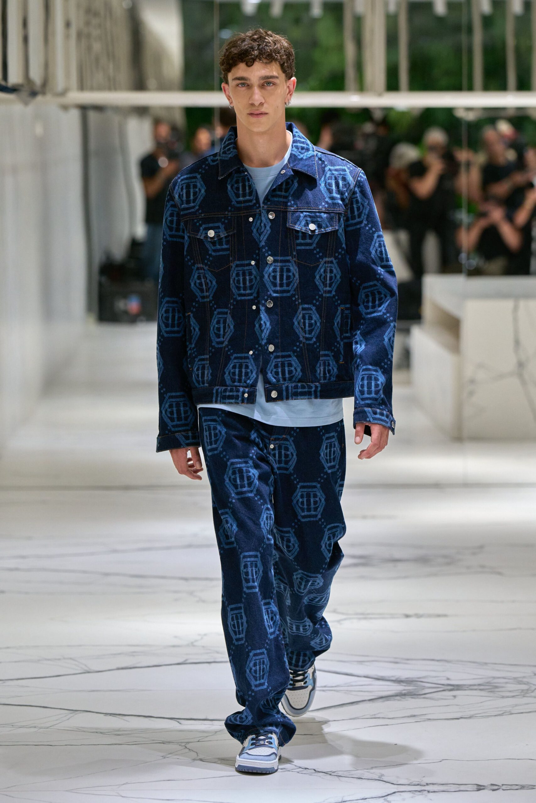 blue denim long-sleeve collared relaxed buttoned printed jacket