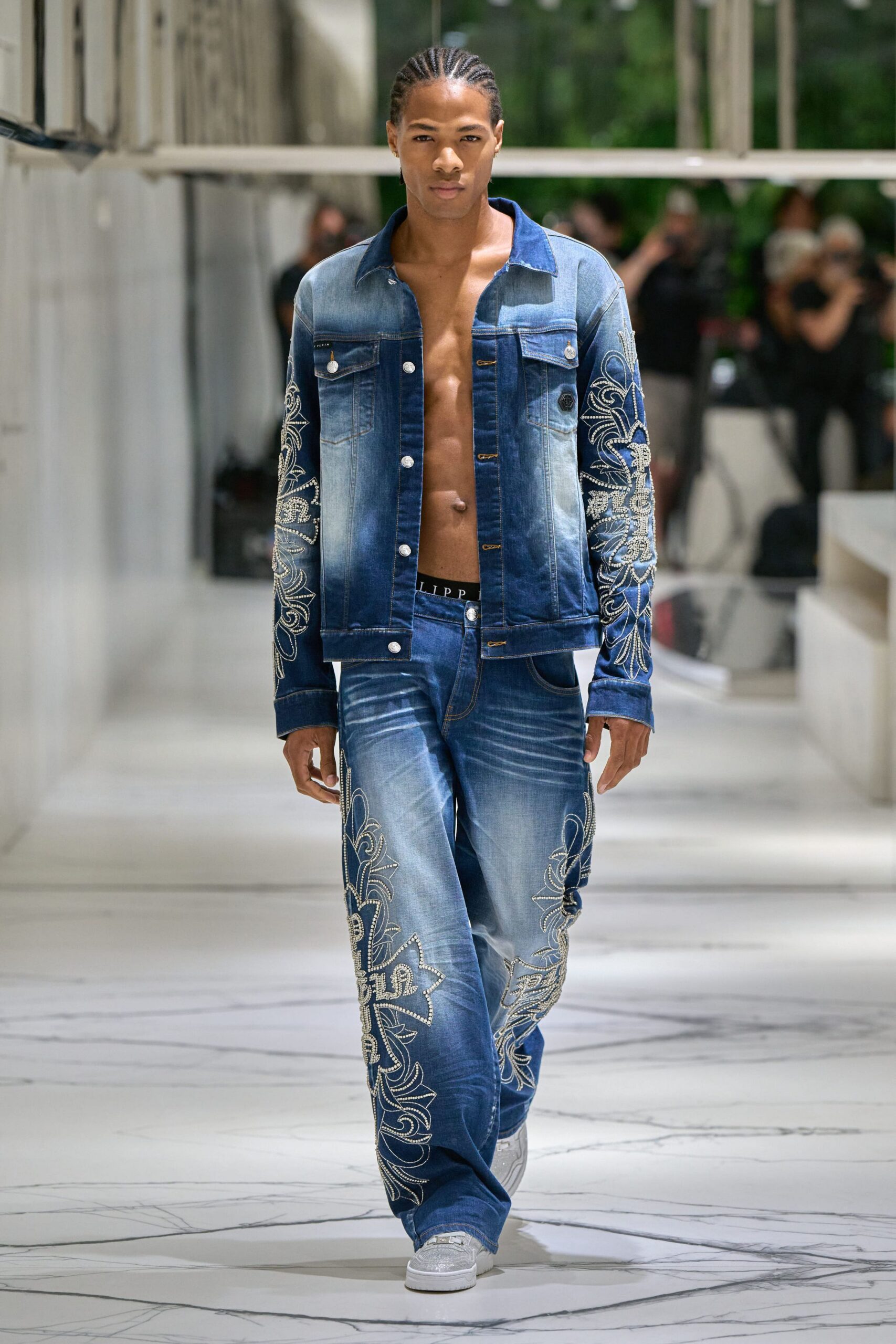 blue denim long-sleeve collared fitted embroidered jacket