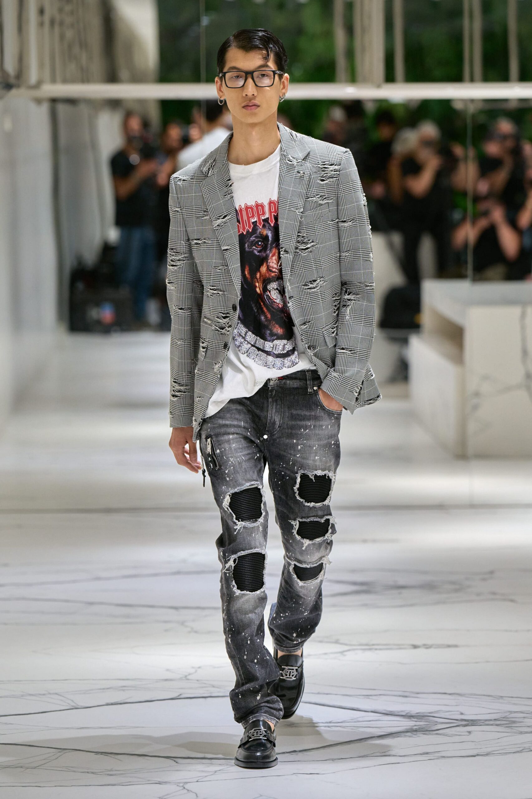 black denim slim zippered distressed pants