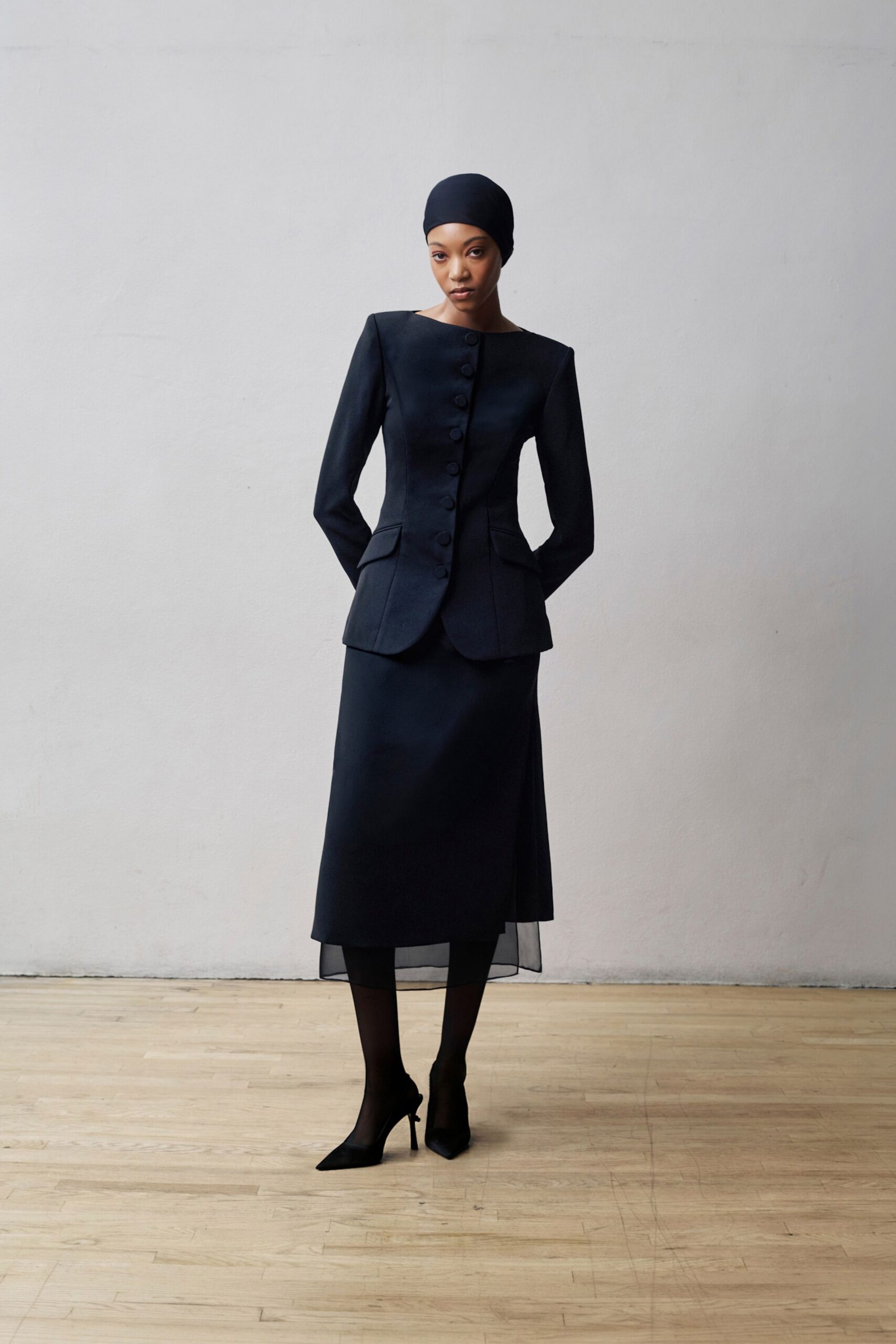 black wool long-sleeve collared tailored buttoned blazer