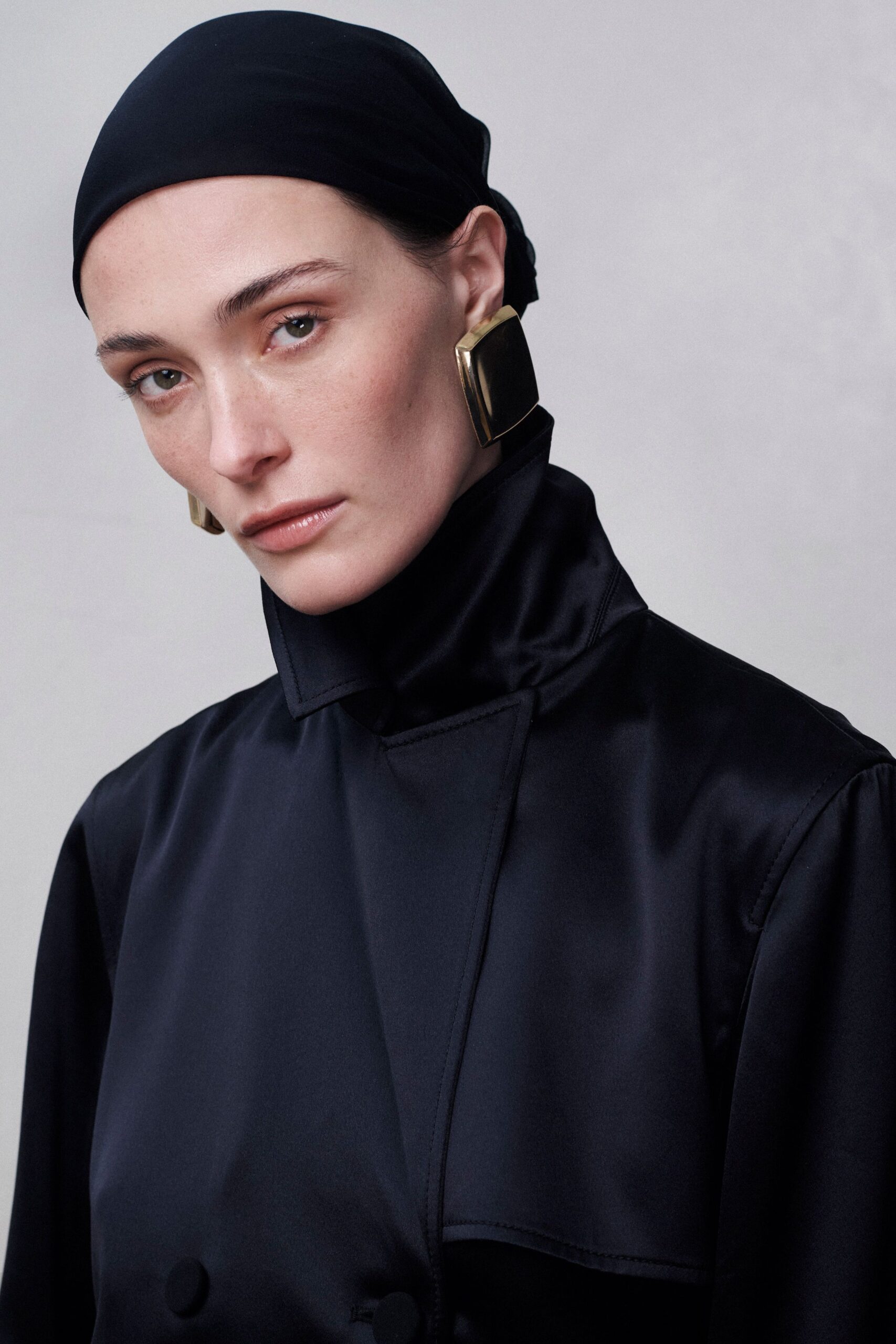 black silk long-sleeve collared fitted coat